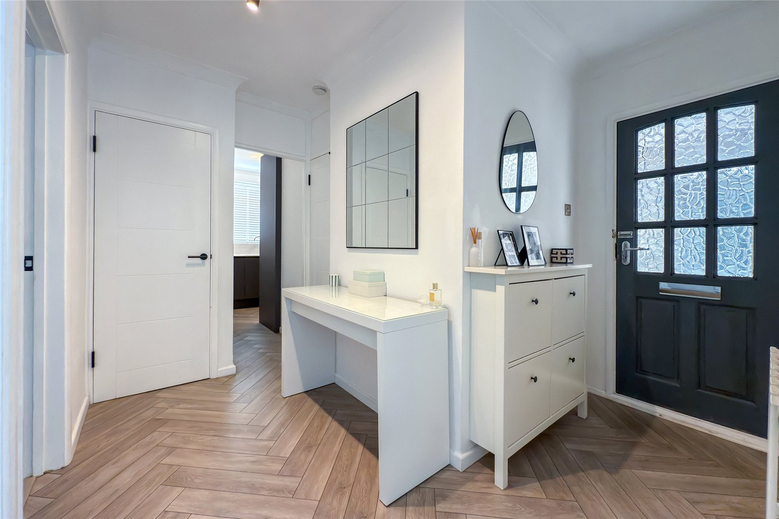 2 bed ground floor flat for sale in The Beeches, Park Street, St. Albans, Hertfordshire, AL2 - Property Image 2