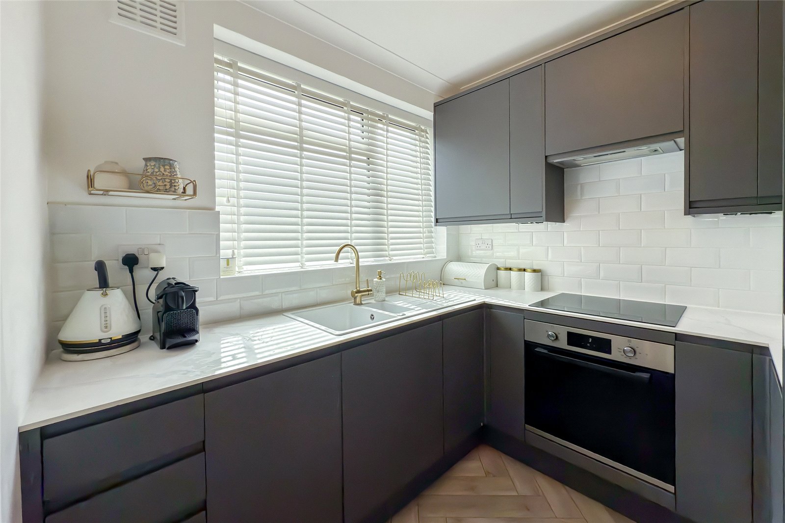 2 bed ground floor flat for sale in The Beeches, Park Street, St. Albans, Hertfordshire, AL2 - Property Image 3