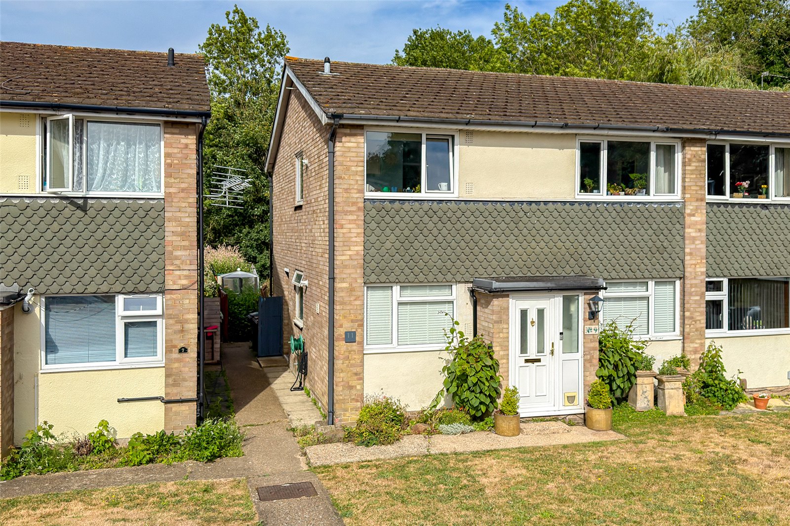 2 bed ground floor flat for sale in The Beeches, Park Street, St. Albans, Hertfordshire, AL2