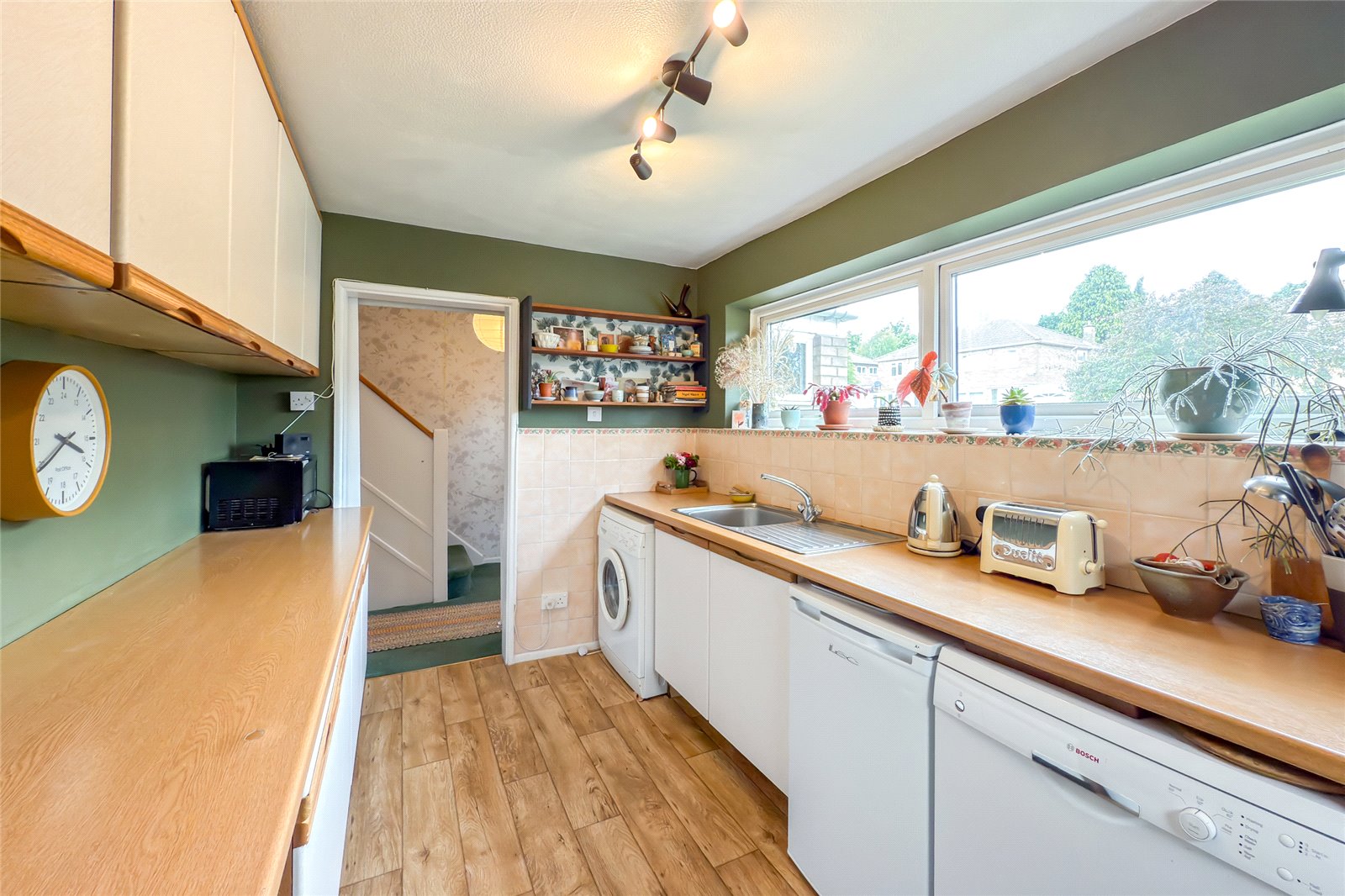 3 bed semi-detached house for sale in Orchard Drive, Park Street, St. Albans, Hertfordshire, AL2 - Property Image 4
