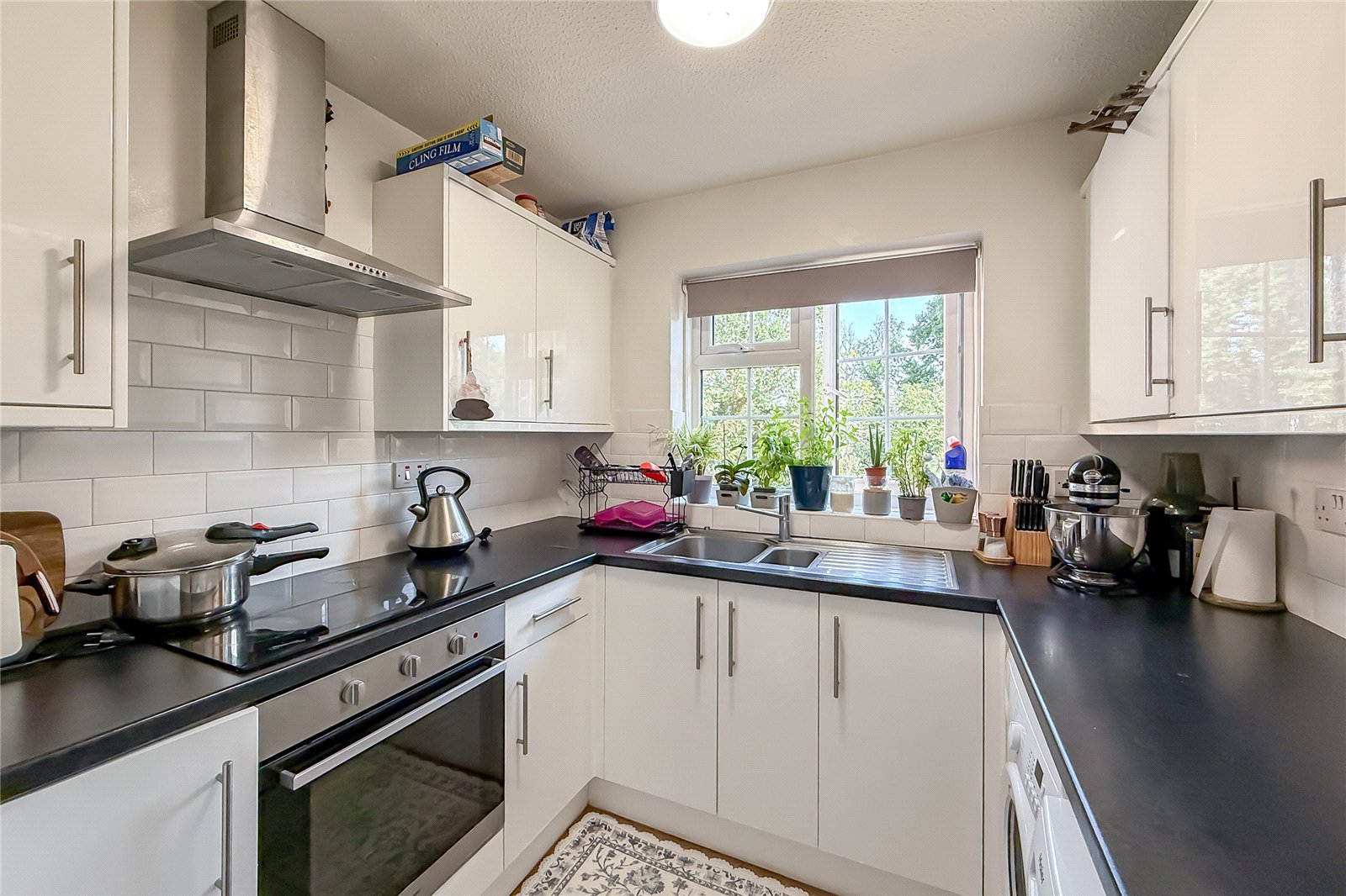 2 bed house to rent in Ashdales, St. Albans, Hertfordshire, AL1  - Property Image 2