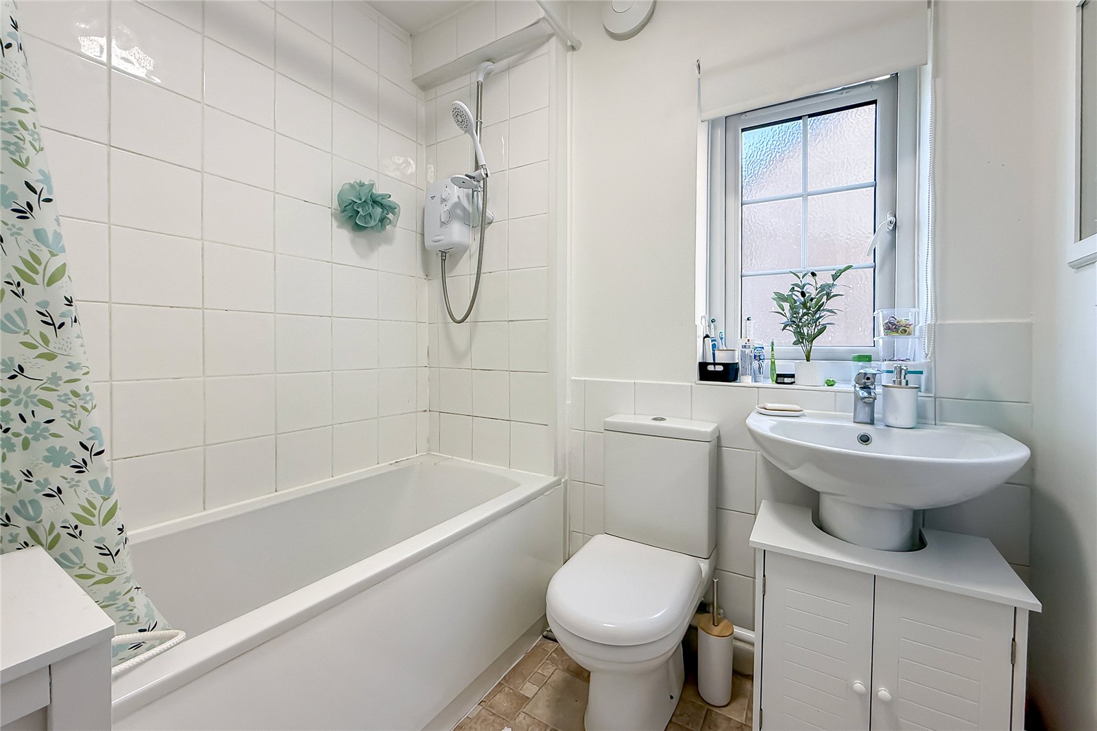 2 bed house to rent in Ashdales, St. Albans, Hertfordshire, AL1  - Property Image 6