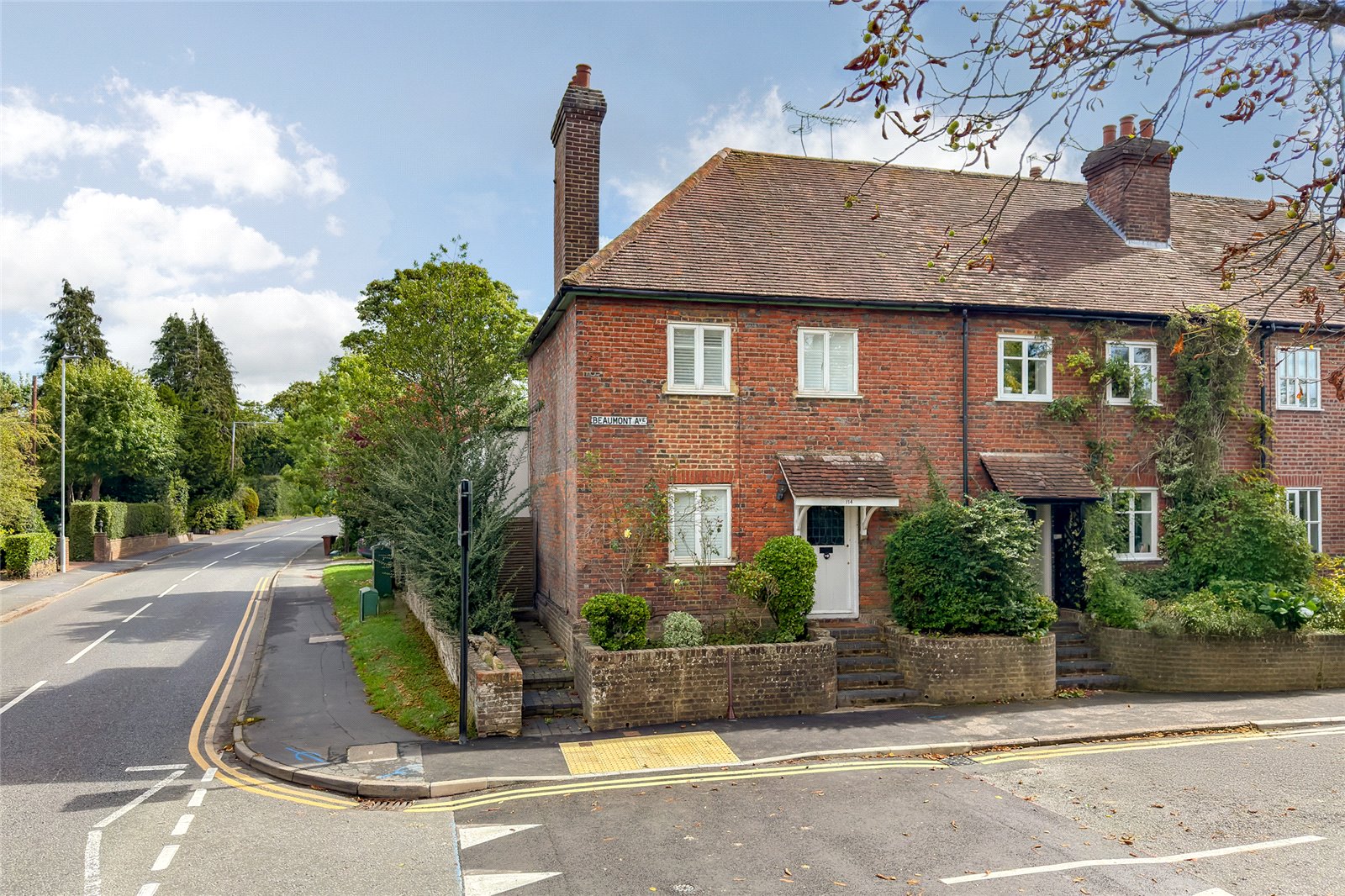 4 bed end of terrace house for sale in Beaumont Avenue, St. Albans, Hertfordshire, AL1