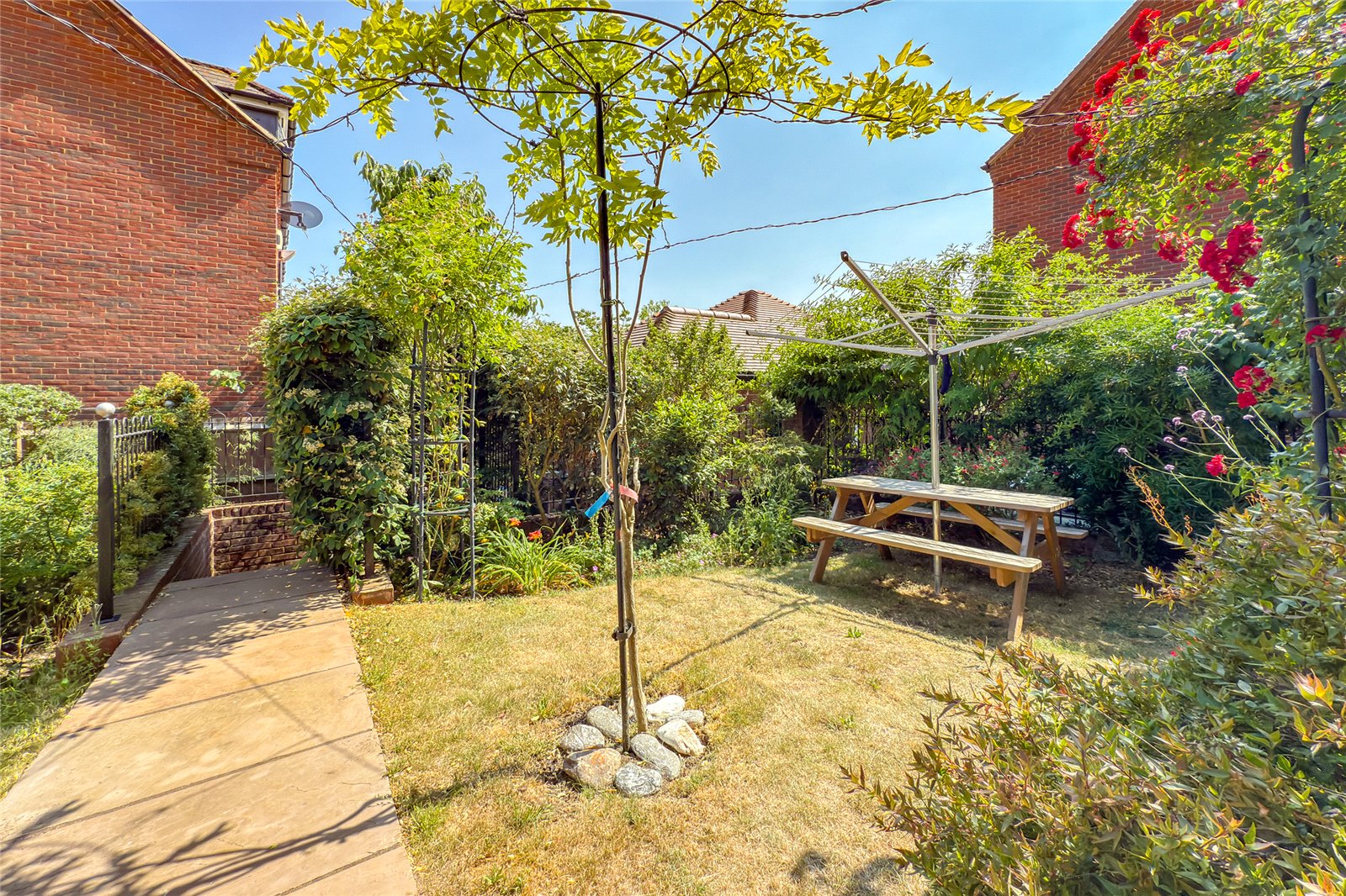 2 bed apartment to rent in Newmarket Court, Goldsmith Way, St Albans, Hertfordshire, AL3  - Property Image 4