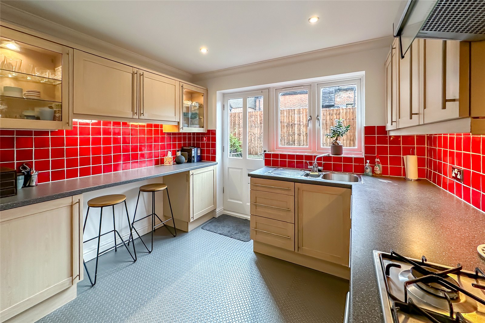 3 bed terraced house for sale in Saracens Head Yard, Pageant Road, St. Albans, Hertfordshire, AL1 - Property Image 2