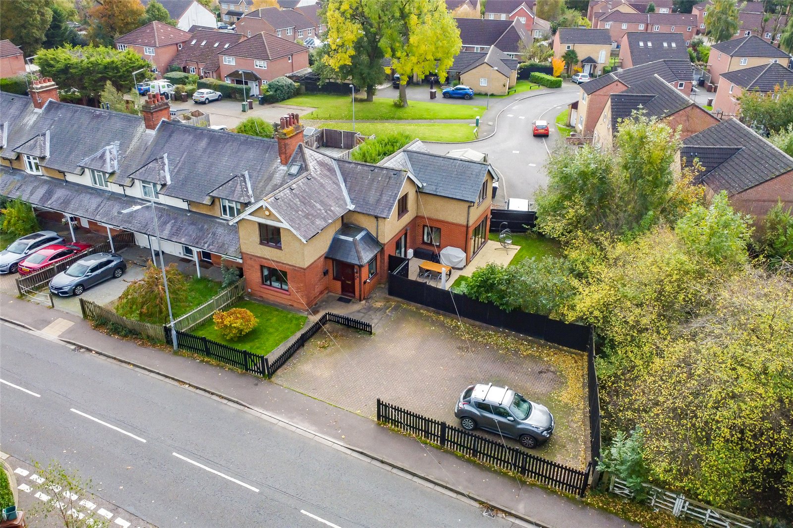 4 bed end of terrace house for sale in Hill End Lane, St. Albans, Hertfordshire, AL4 - Property Image 2