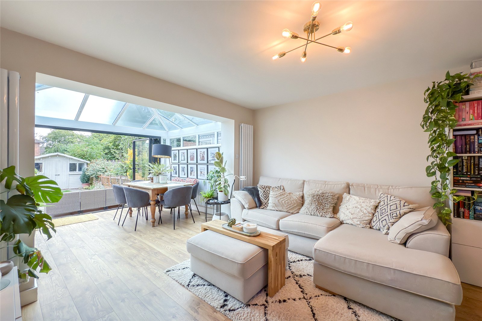 2 bed house for sale in Westfield Court, St. Albans, Hertfordshire, AL4 - Property Image 2