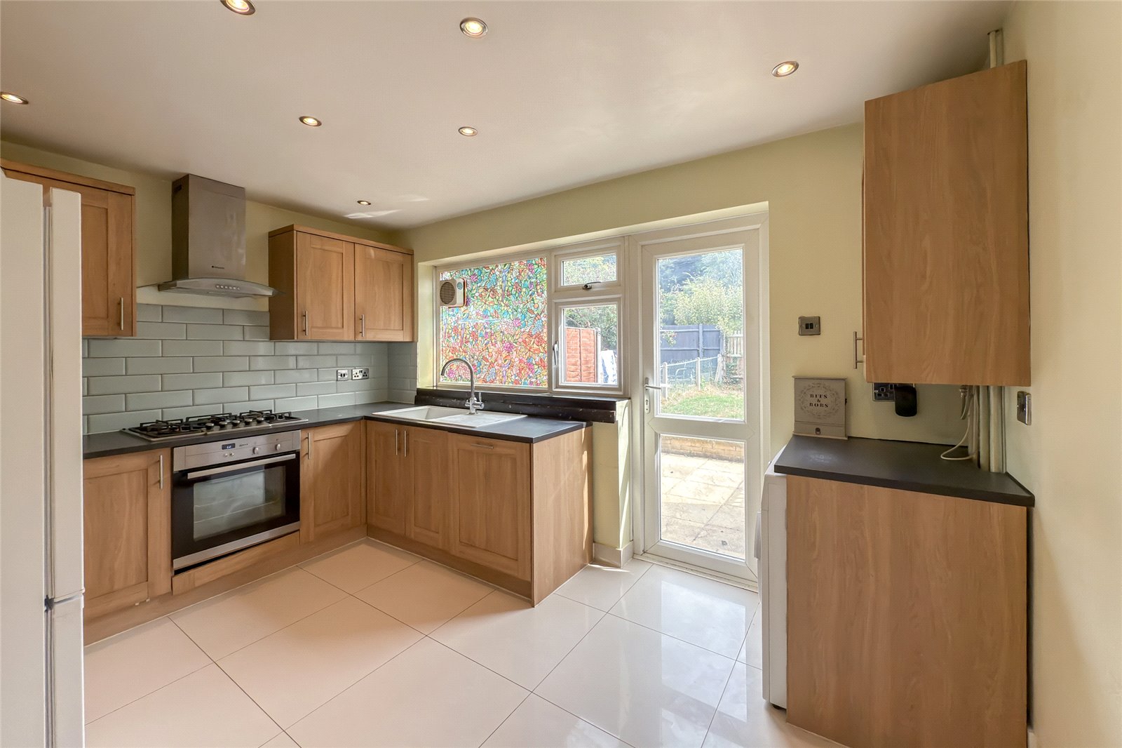 2 bed terraced house for sale in Elizabeth Court, St. Albans, Hertfordshire, AL4  - Property Image 2