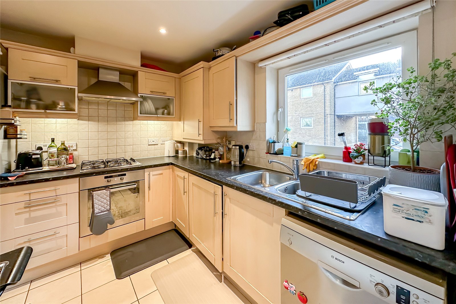 2 bed apartment for sale in Clement Court, Bakers Close, St. Albans, Hertfordshire, AL1 - Property Image 2