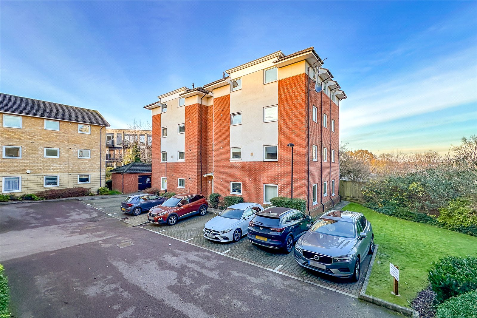 2 bed apartment for sale in Clement Court, Bakers Close, St. Albans, Hertfordshire, AL1 - Property Image 9