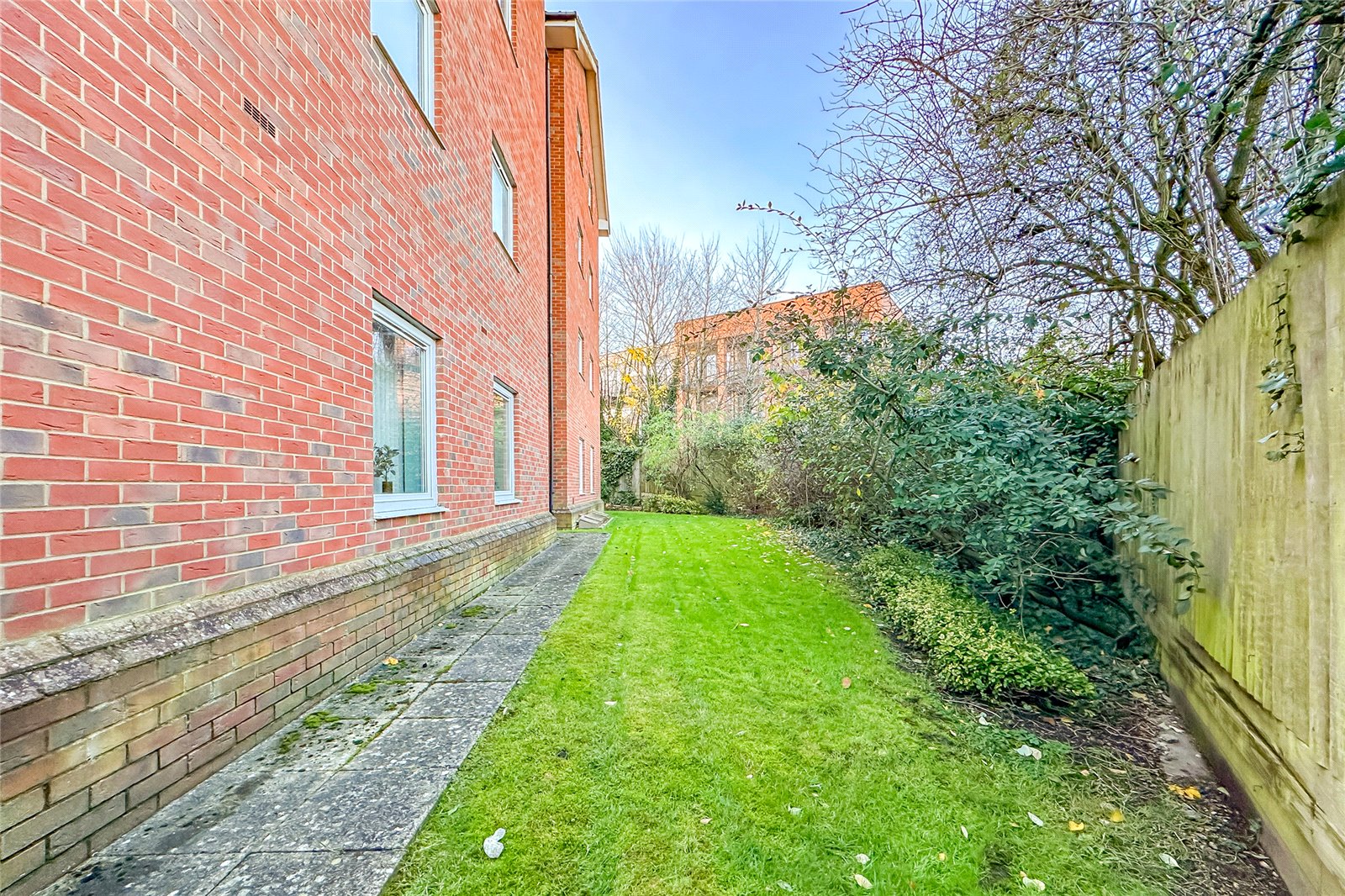 2 bed apartment for sale in Clement Court, Bakers Close, St. Albans, Hertfordshire, AL1 - Property Image 10