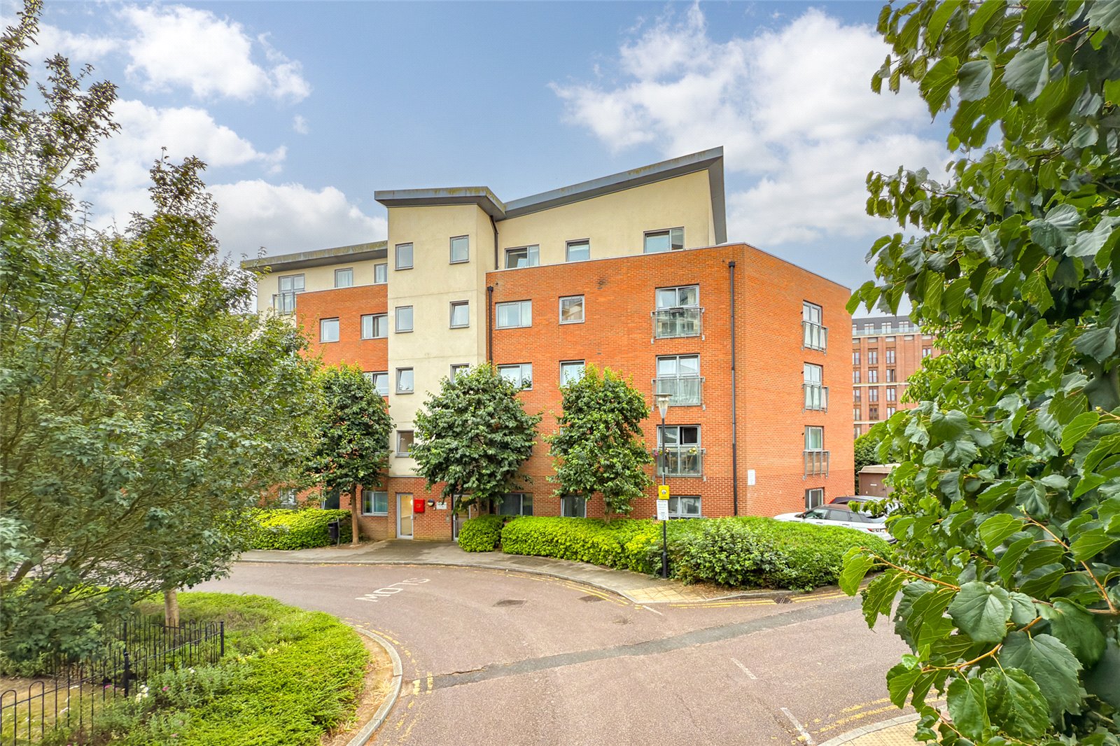 2 bed ground floor flat for sale in Davy House, Charrington Place, St. Albans, Hertfordshire, AL1