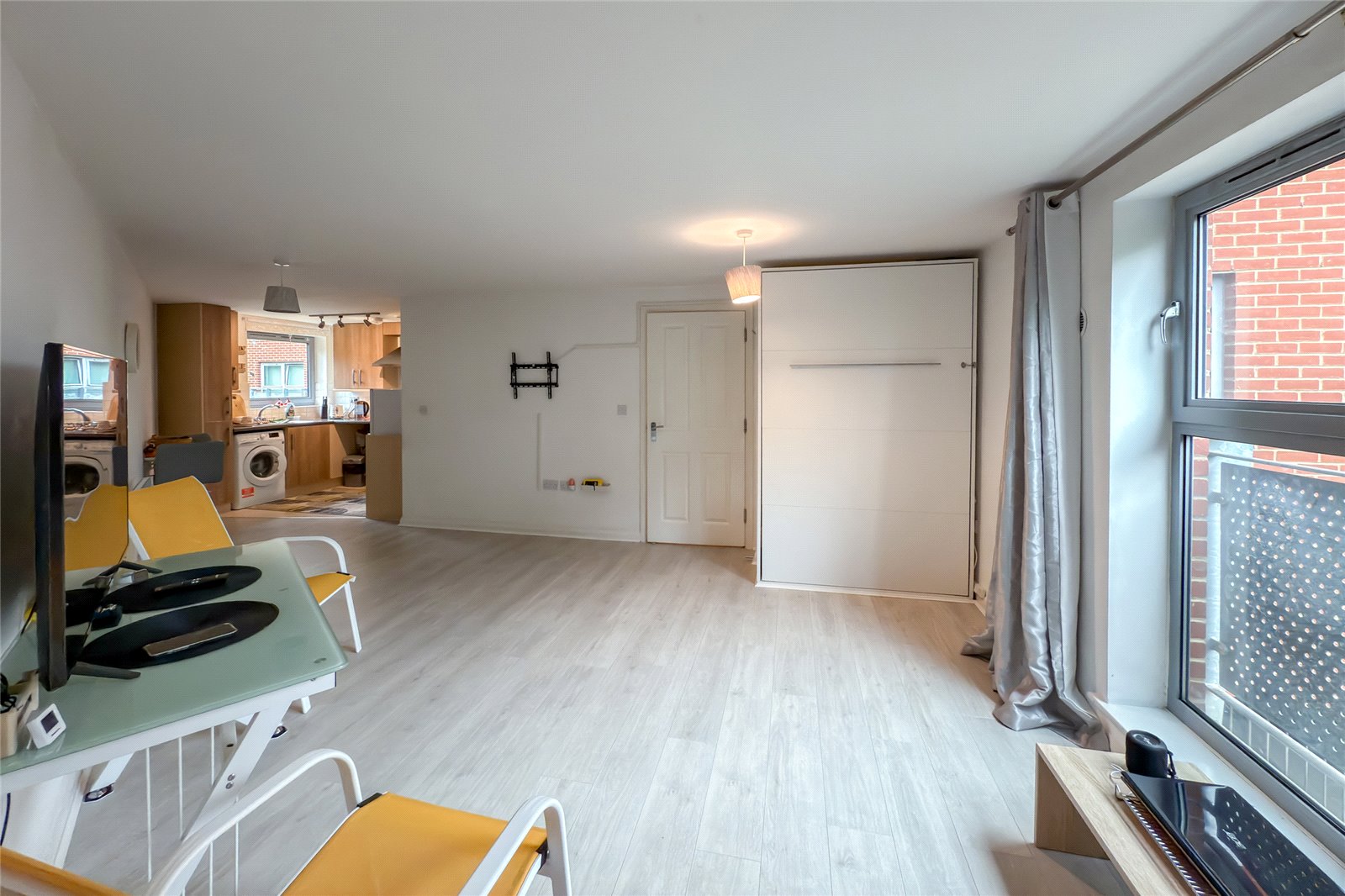 2 bed ground floor flat for sale in Davy House, Charrington Place, St. Albans, Hertfordshire, AL1 - Property Image 2