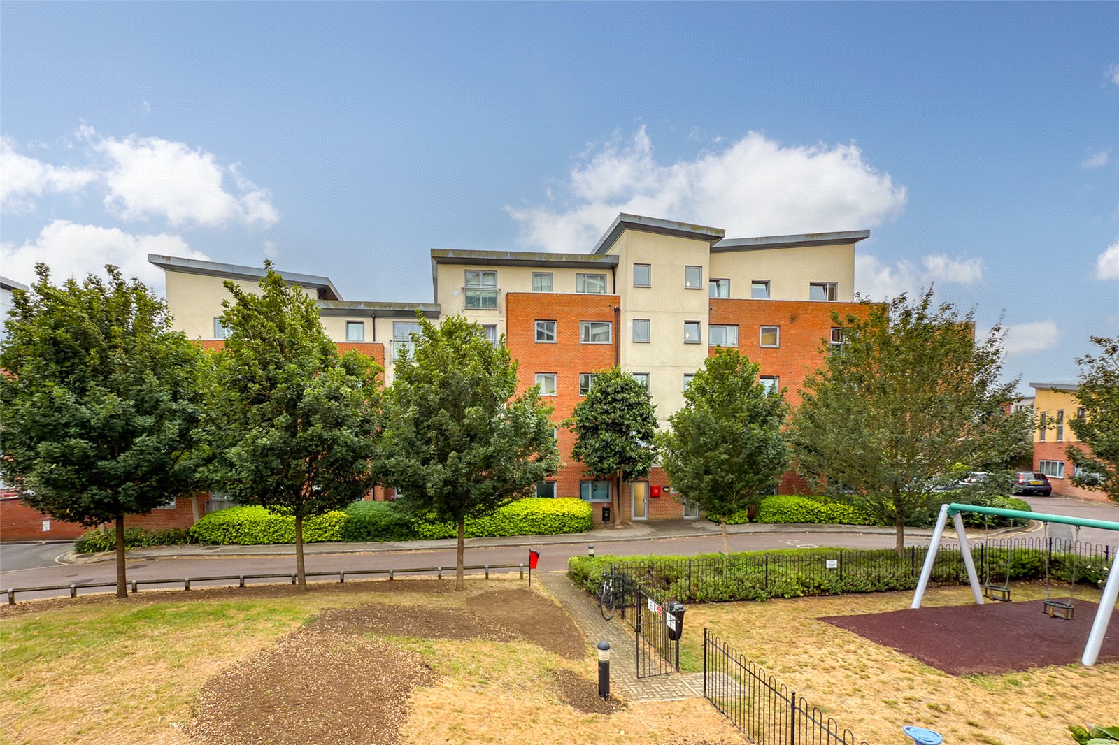 2 bed ground floor flat for sale in Davy House, Charrington Place, St. Albans, Hertfordshire, AL1 - Property Image 9