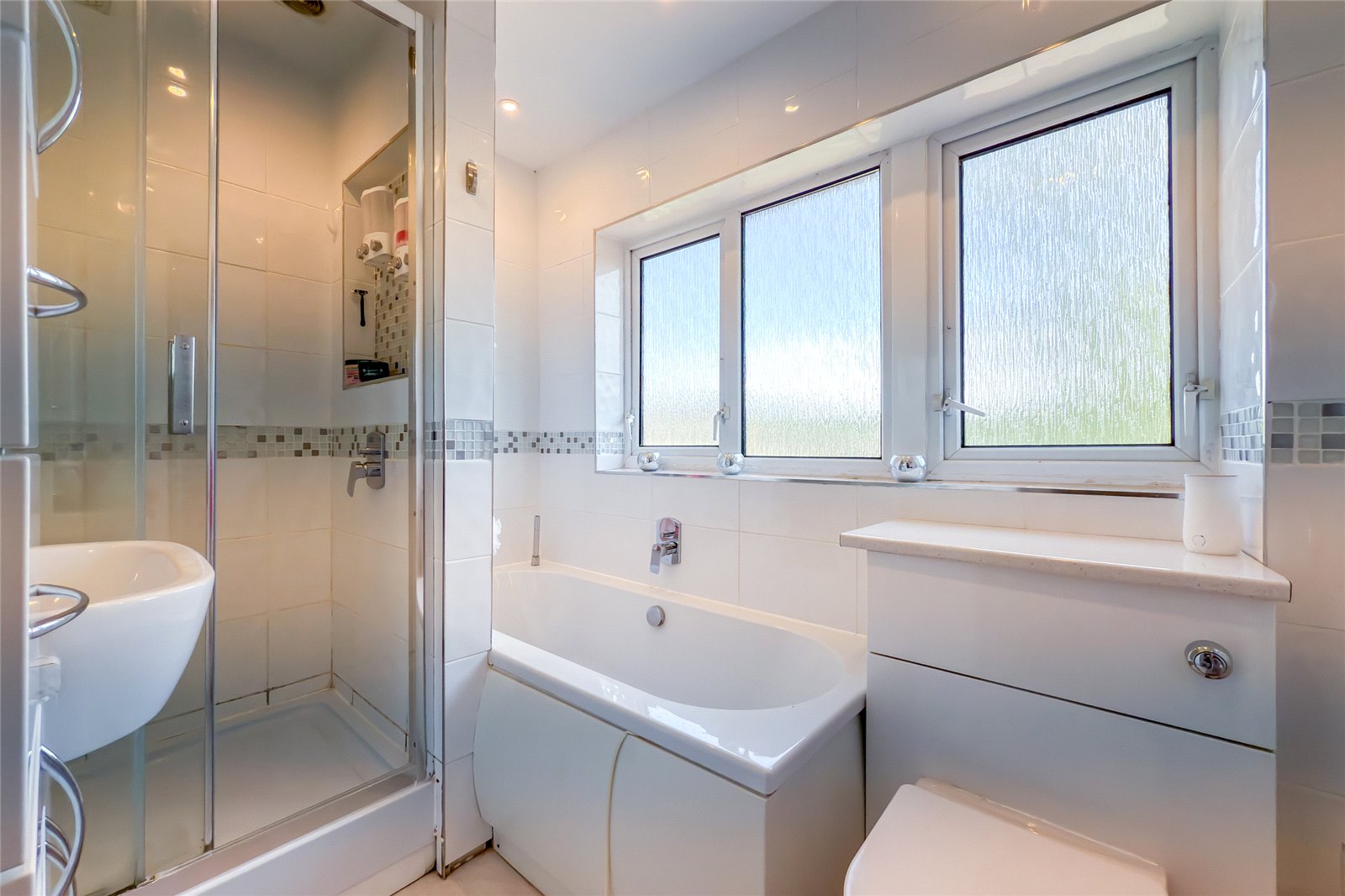 3 bed link detached house for sale in Meadowcroft, St. Albans, Hertfordshire, AL1  - Property Image 9