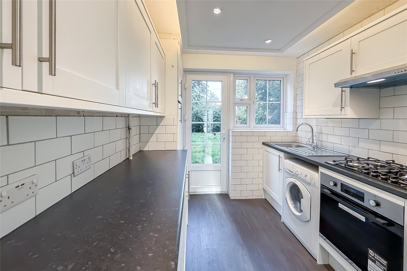 2 bed ground floor flat for sale in Westminster Court, St. Albans, Hertfordshire, AL1 - Property Image 2