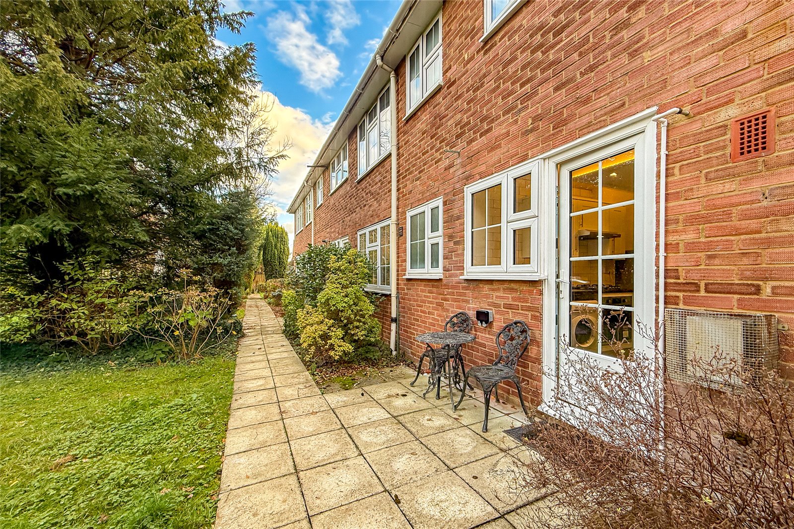 2 bed ground floor flat for sale in Westminster Court, St. Albans, Hertfordshire, AL1 - Property Image 9