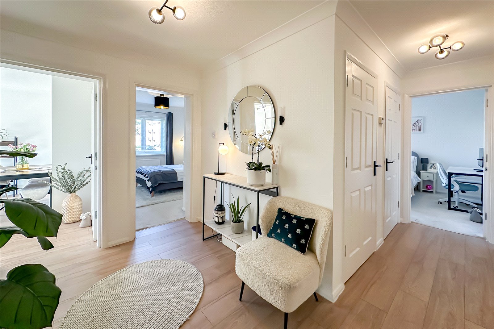 2 bed ground floor flat for sale in St James Court, Park View Close, St. Albanslesley Chest, Hertfordshire, AL1  - Property Image 5