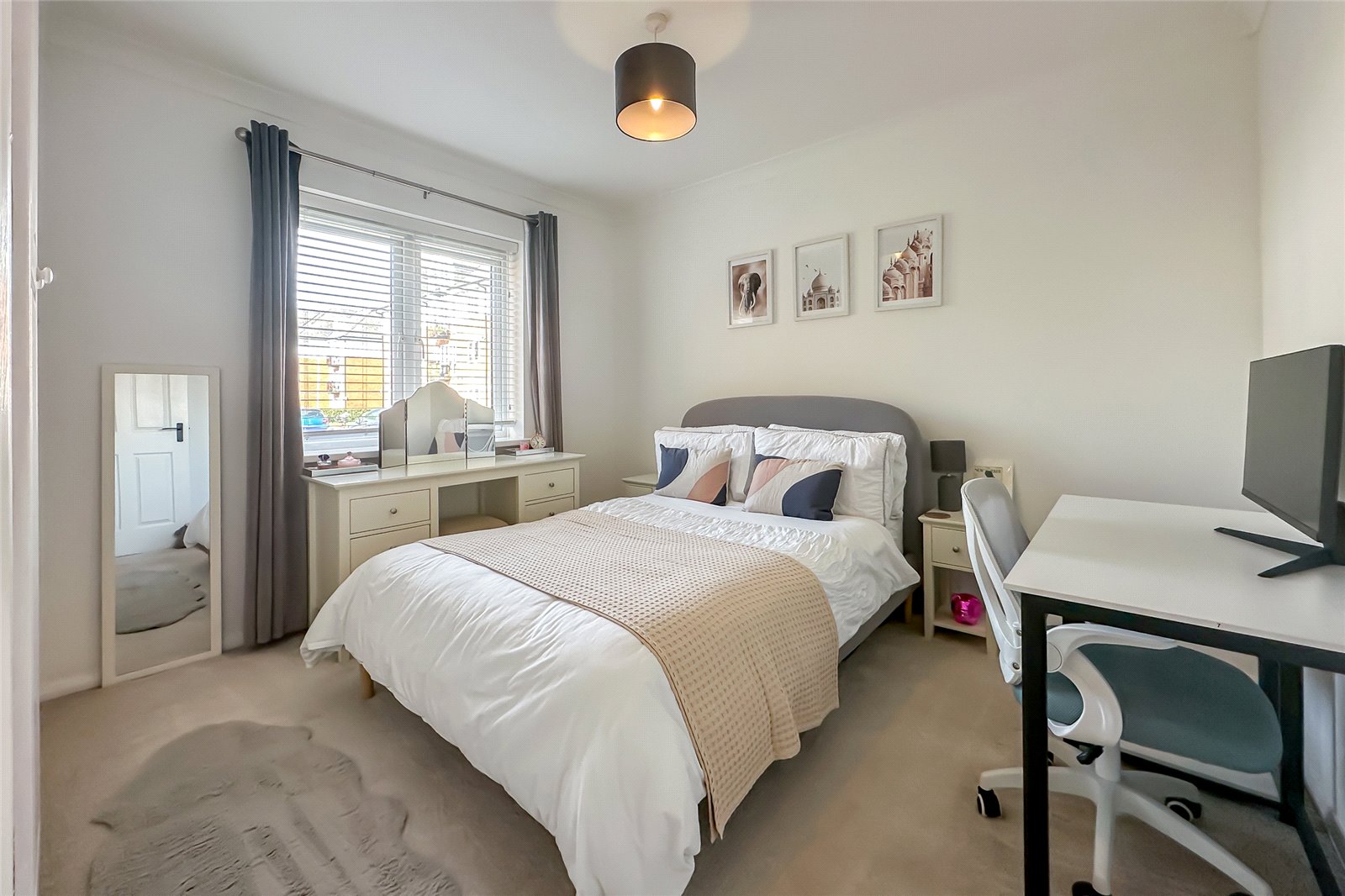 2 bed ground floor flat for sale in St James Court, Park View Close, St. Albanslesley Chest, Hertfordshire, AL1  - Property Image 6