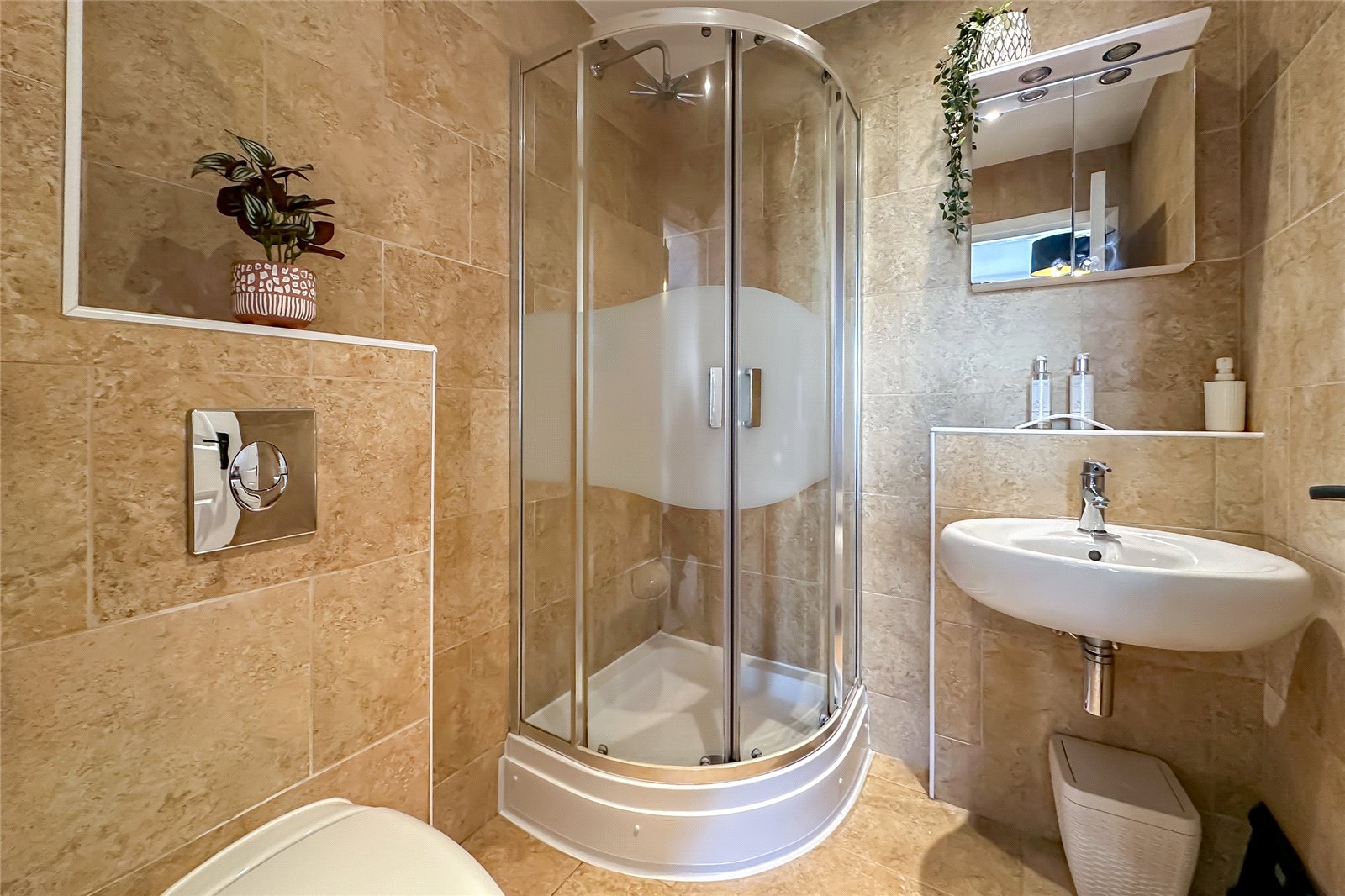 2 bed ground floor flat for sale in St James Court, Park View Close, St. Albanslesley Chest, Hertfordshire, AL1  - Property Image 7
