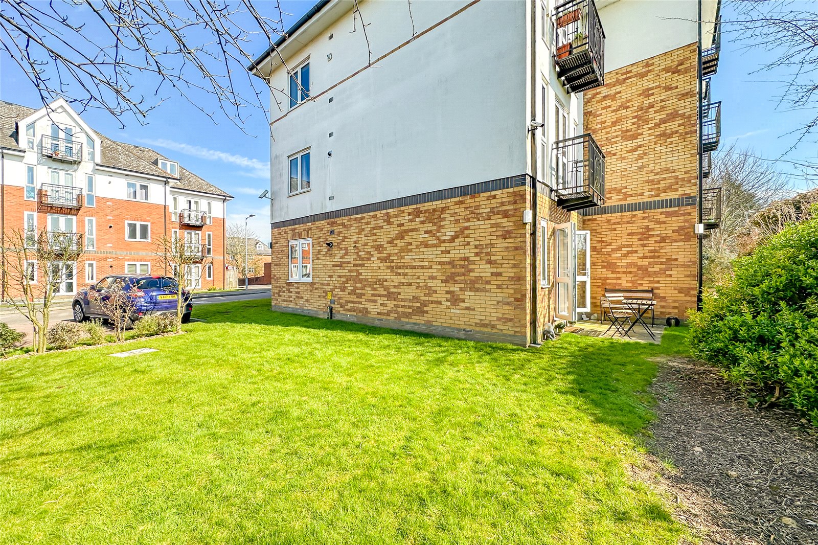 2 bed ground floor flat for sale in St James Court, Park View Close, St. Albanslesley Chest, Hertfordshire, AL1  - Property Image 14