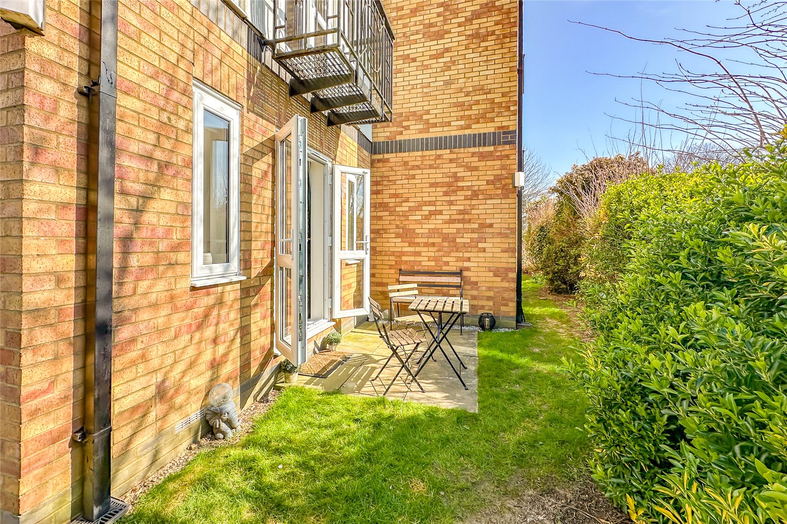2 bed ground floor flat for sale in St James Court, Park View Close, St. Albanslesley Chest, Hertfordshire, AL1  - Property Image 15