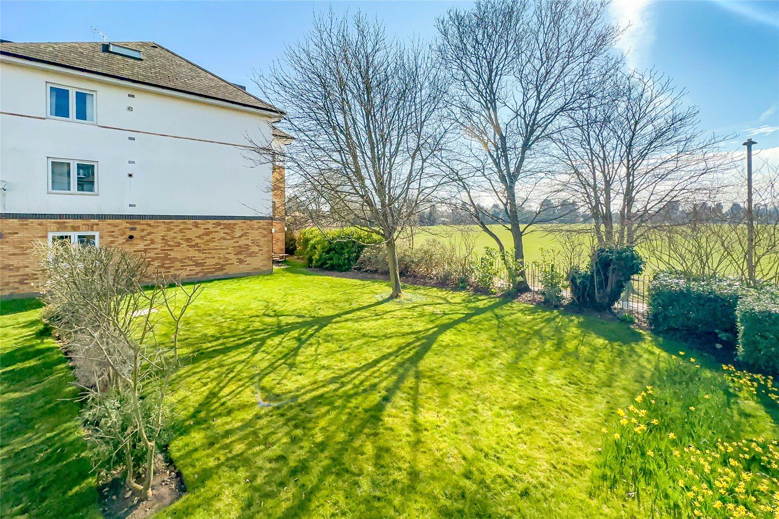 2 bed ground floor flat for sale in St James Court, Park View Close, St. Albanslesley Chest, Hertfordshire, AL1  - Property Image 12