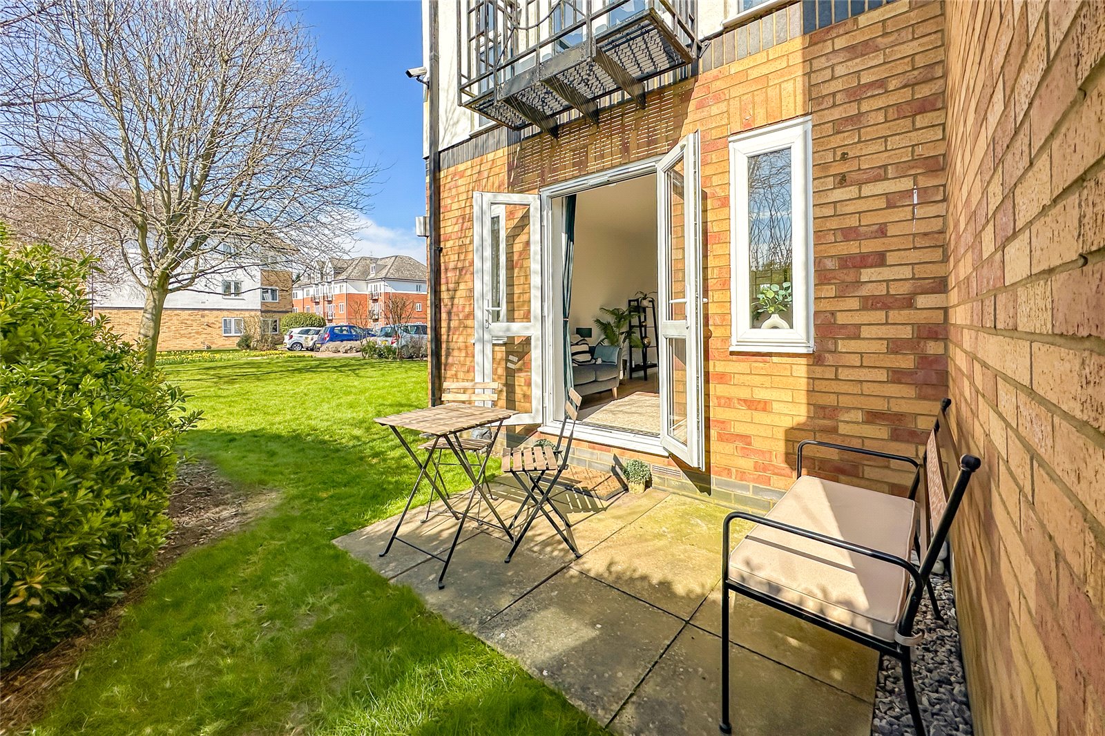 2 bed ground floor flat for sale in St James Court, Park View Close, St. Albanslesley Chest, Hertfordshire, AL1  - Property Image 9