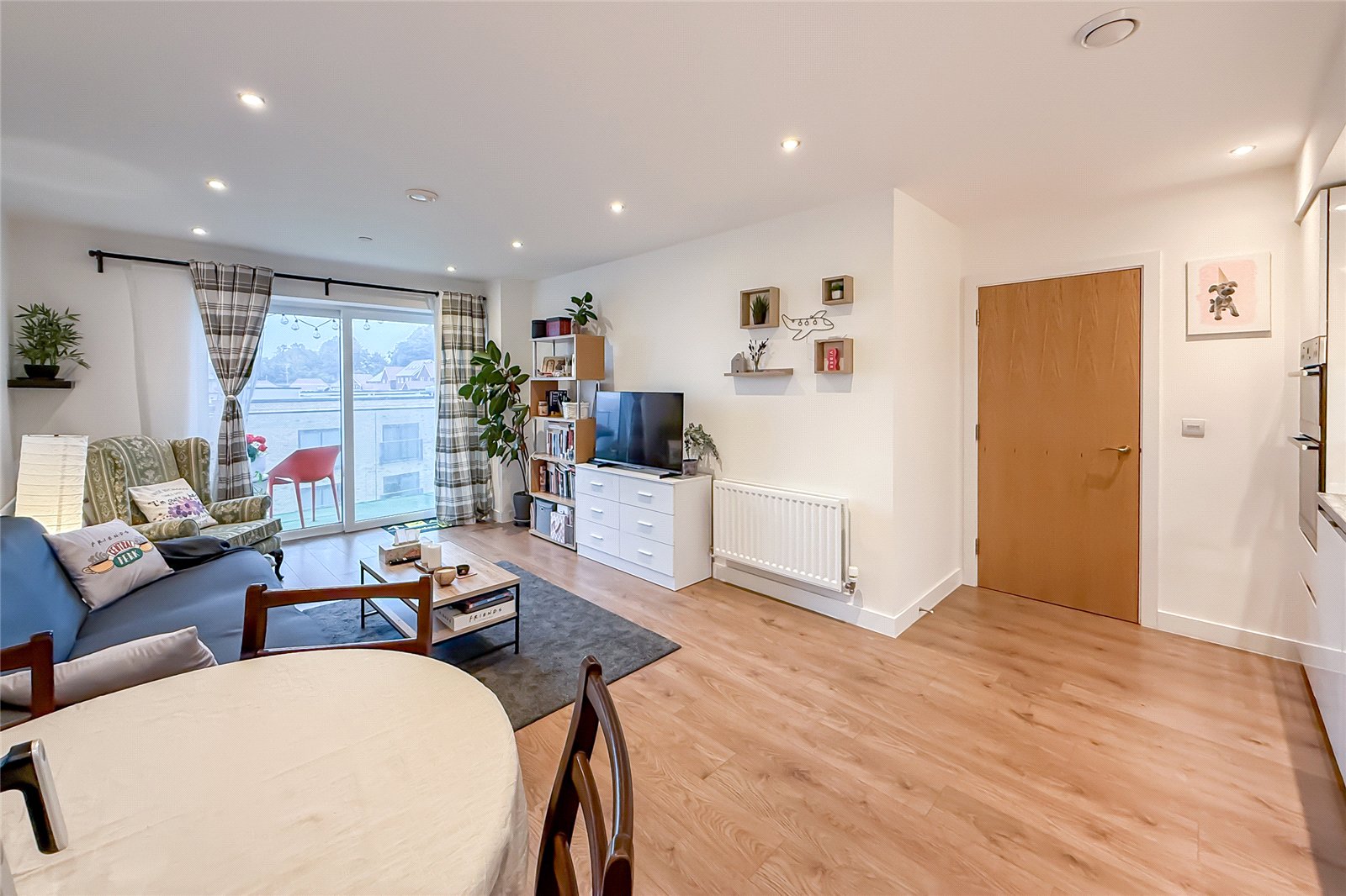 2 bed apartment for sale in Ellesmere Court, Stirling Drive, Luton, Bedfordshire, LU2 - Property Image 2