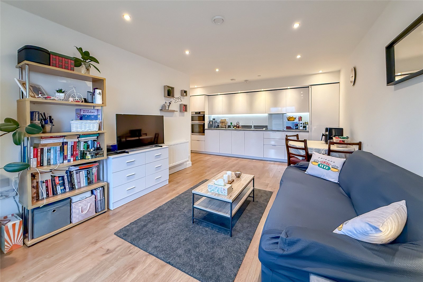 2 bed apartment for sale in Ellesmere Court, Stirling Drive, Luton, Bedfordshire, LU2 - Property Image 10