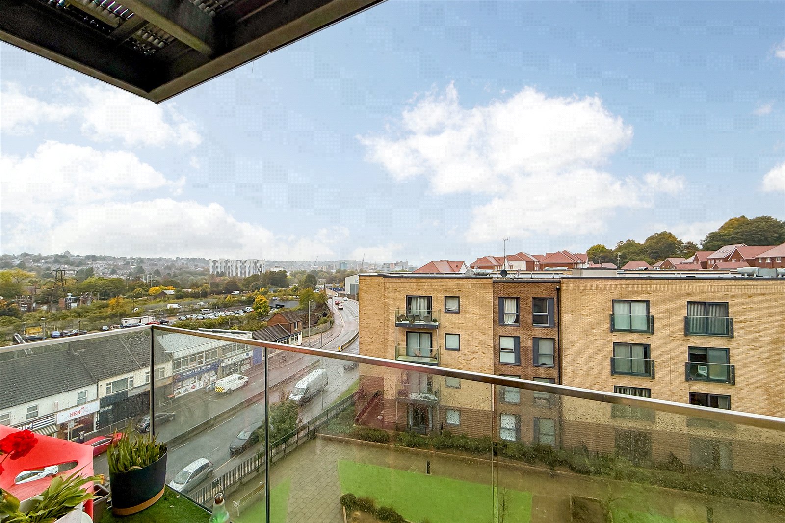 2 bed apartment for sale in Ellesmere Court, Stirling Drive, Luton, Bedfordshire, LU2 - Property Image 9