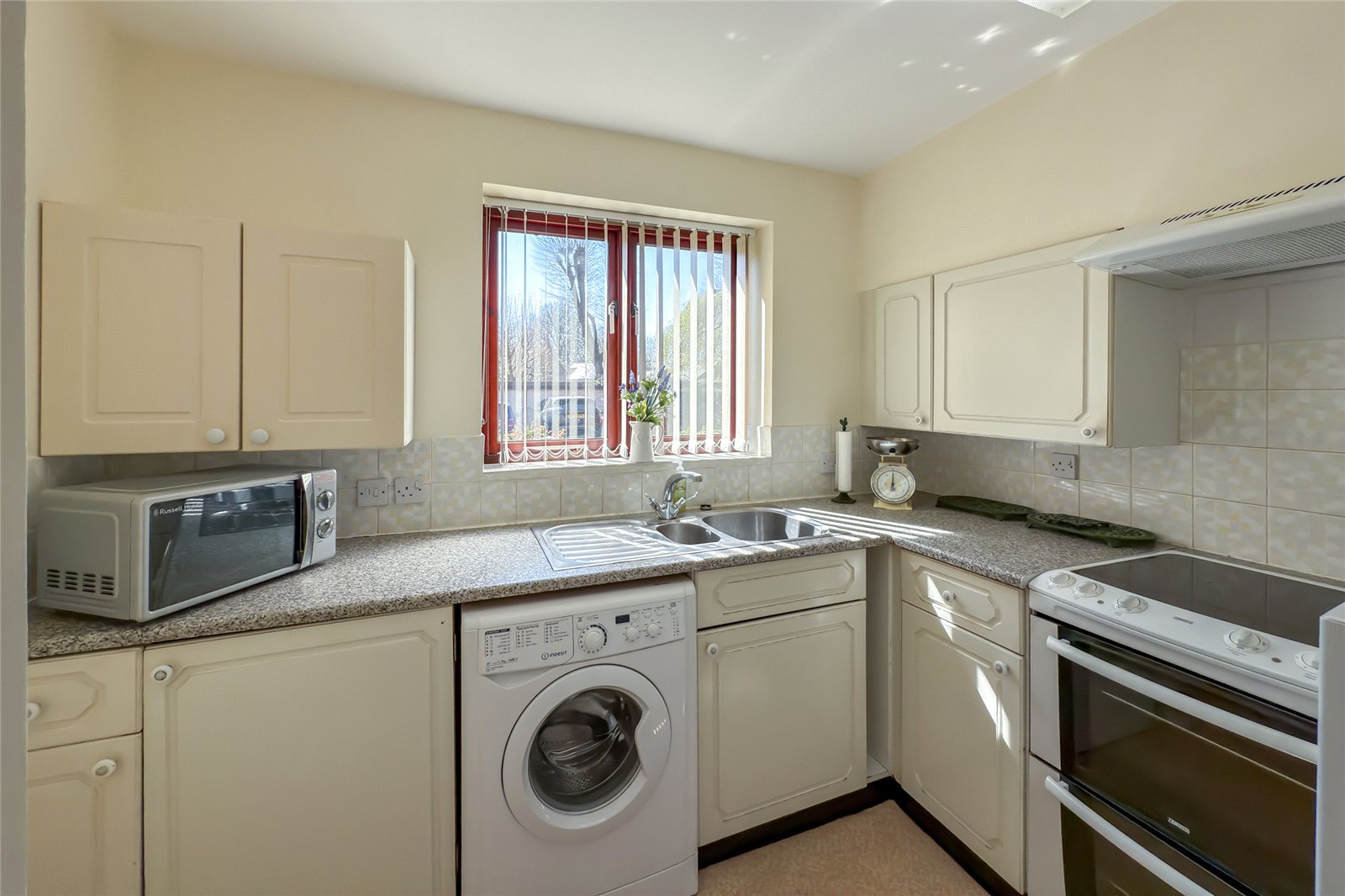 1 bed ground floor flat for sale in Albeny Gate, Belmont Hill, St. Albans, Hertfordshire, AL1  - Property Image 6