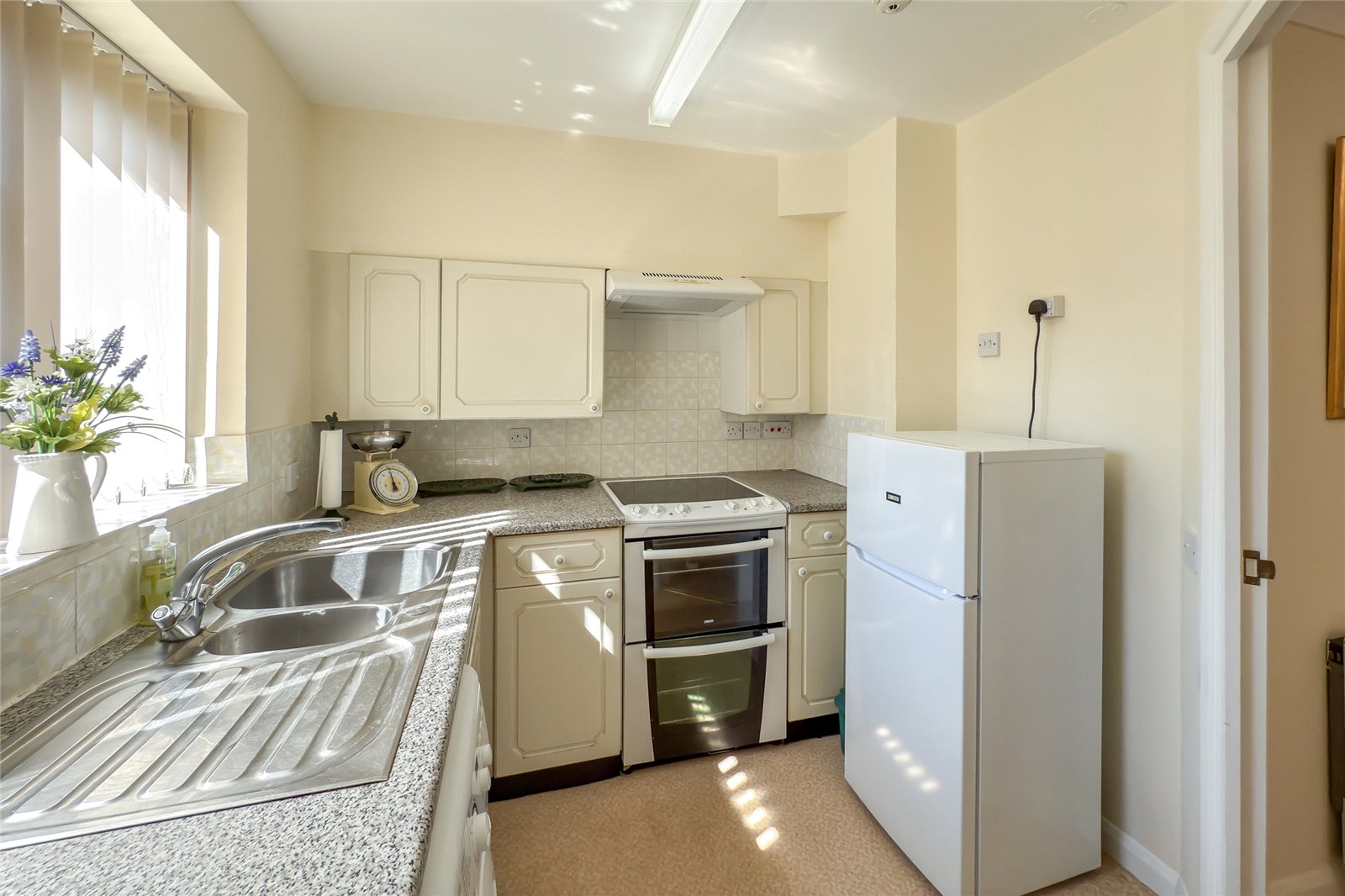 1 bed ground floor flat for sale in Albeny Gate, Belmont Hill, St. Albans, Hertfordshire, AL1  - Property Image 13