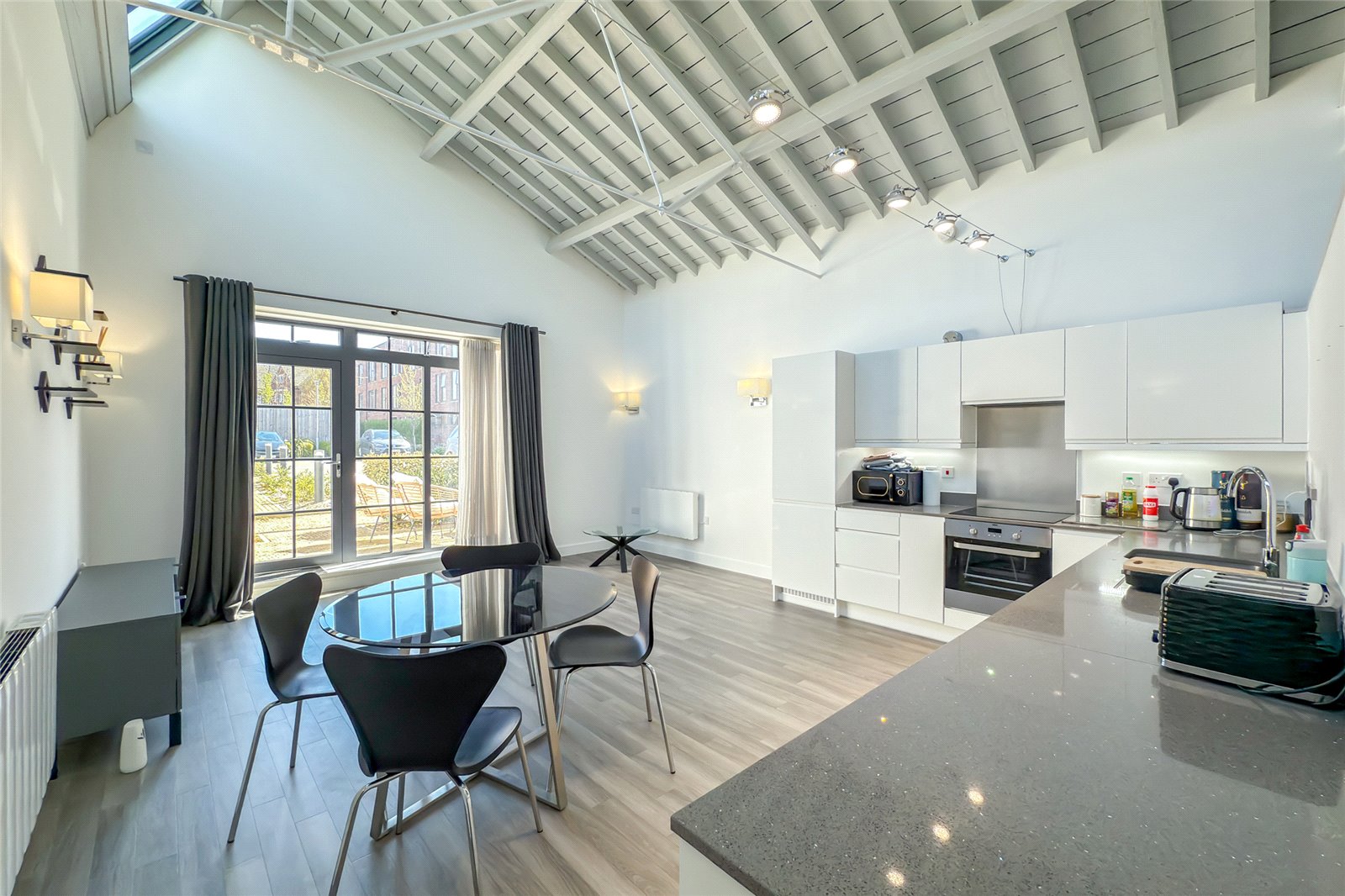 1 bed ground floor flat for sale in Hansell Gardens, Sutton Road, St. Albans, Hertfordshire, AL1  - Property Image 2
