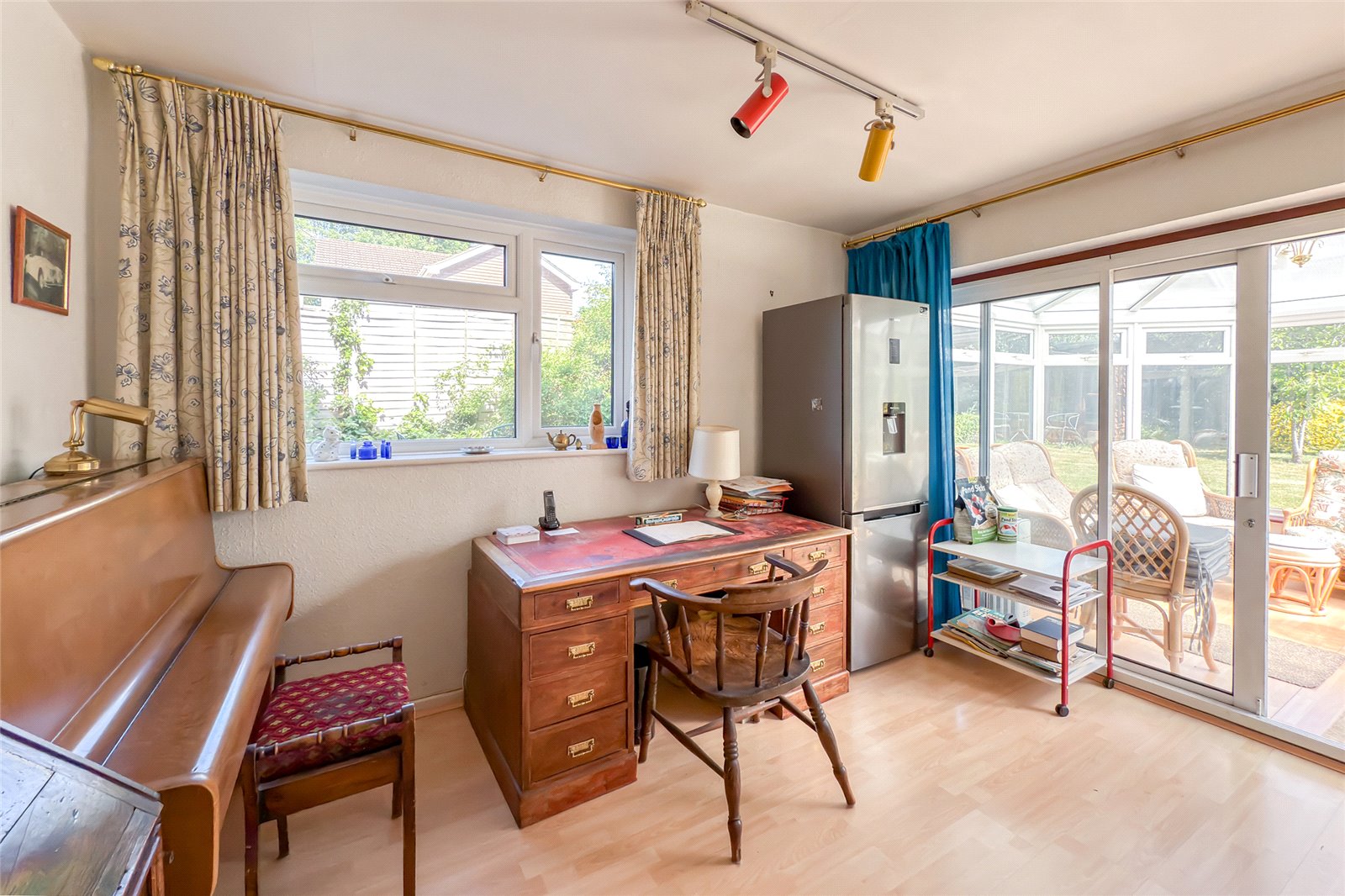 5 bed link detached house for sale in Meadowcroft, St. Albans, Hertfordshire, AL1  - Property Image 3