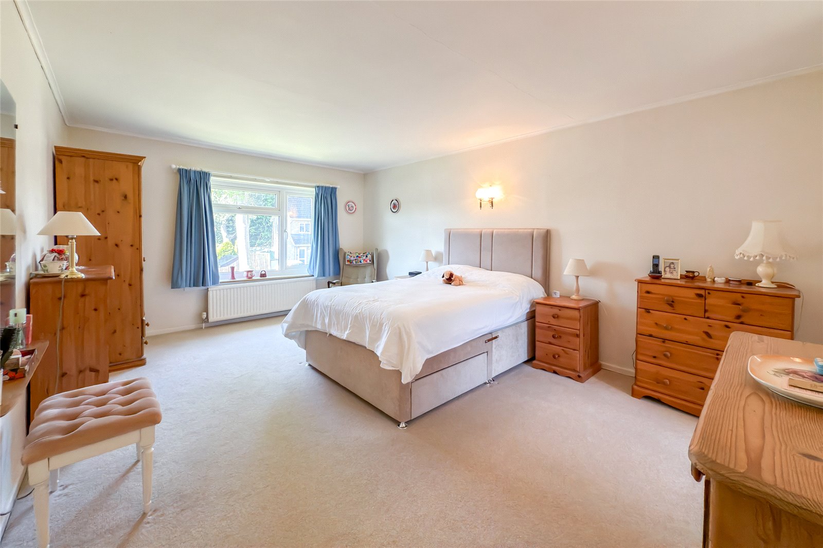 5 bed link detached house for sale in Meadowcroft, St. Albans, Hertfordshire, AL1  - Property Image 6