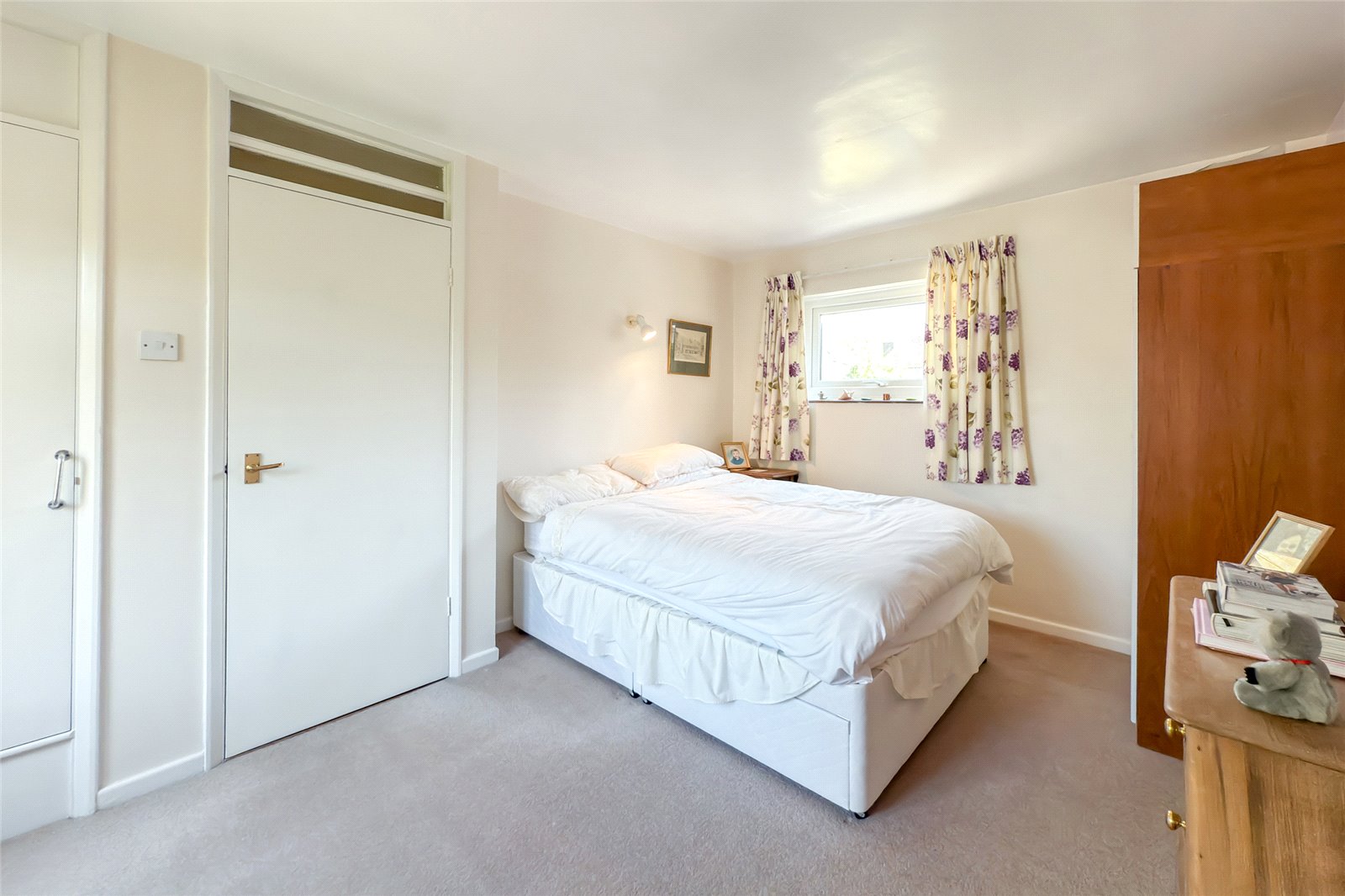 5 bed link detached house for sale in Meadowcroft, St. Albans, Hertfordshire, AL1  - Property Image 17