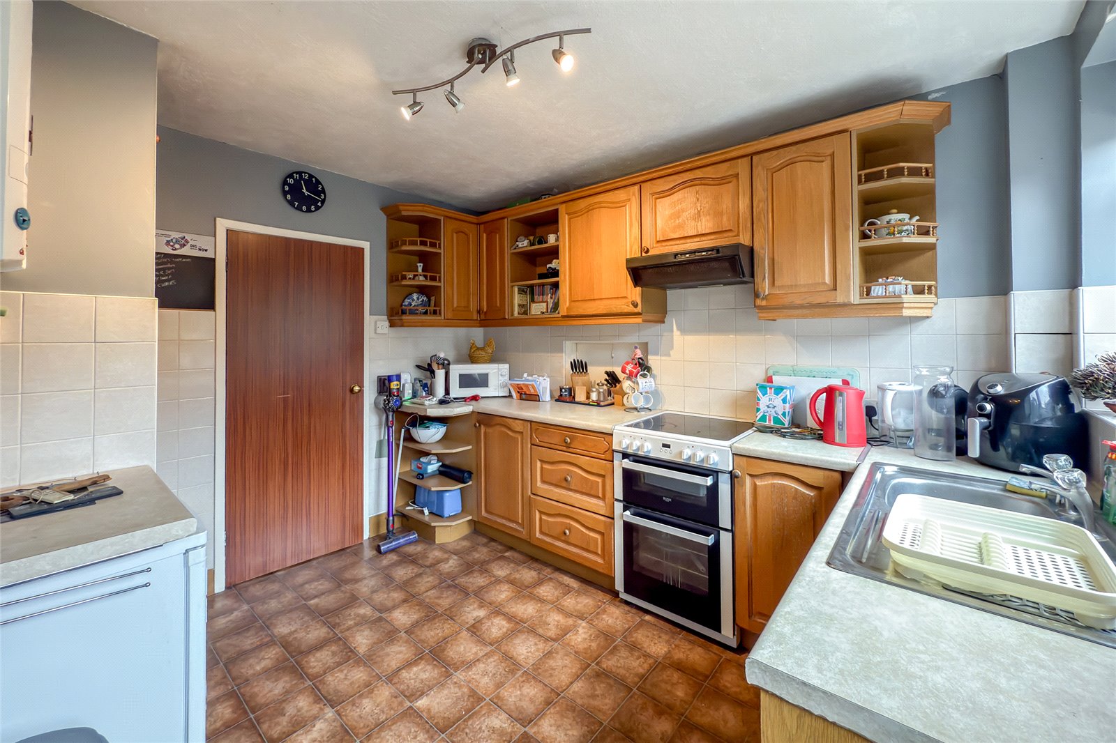 3 bed semi-detached house for sale in Gorham Drive, St. Albans, Hertfordshire, AL1 - Property Image 3
