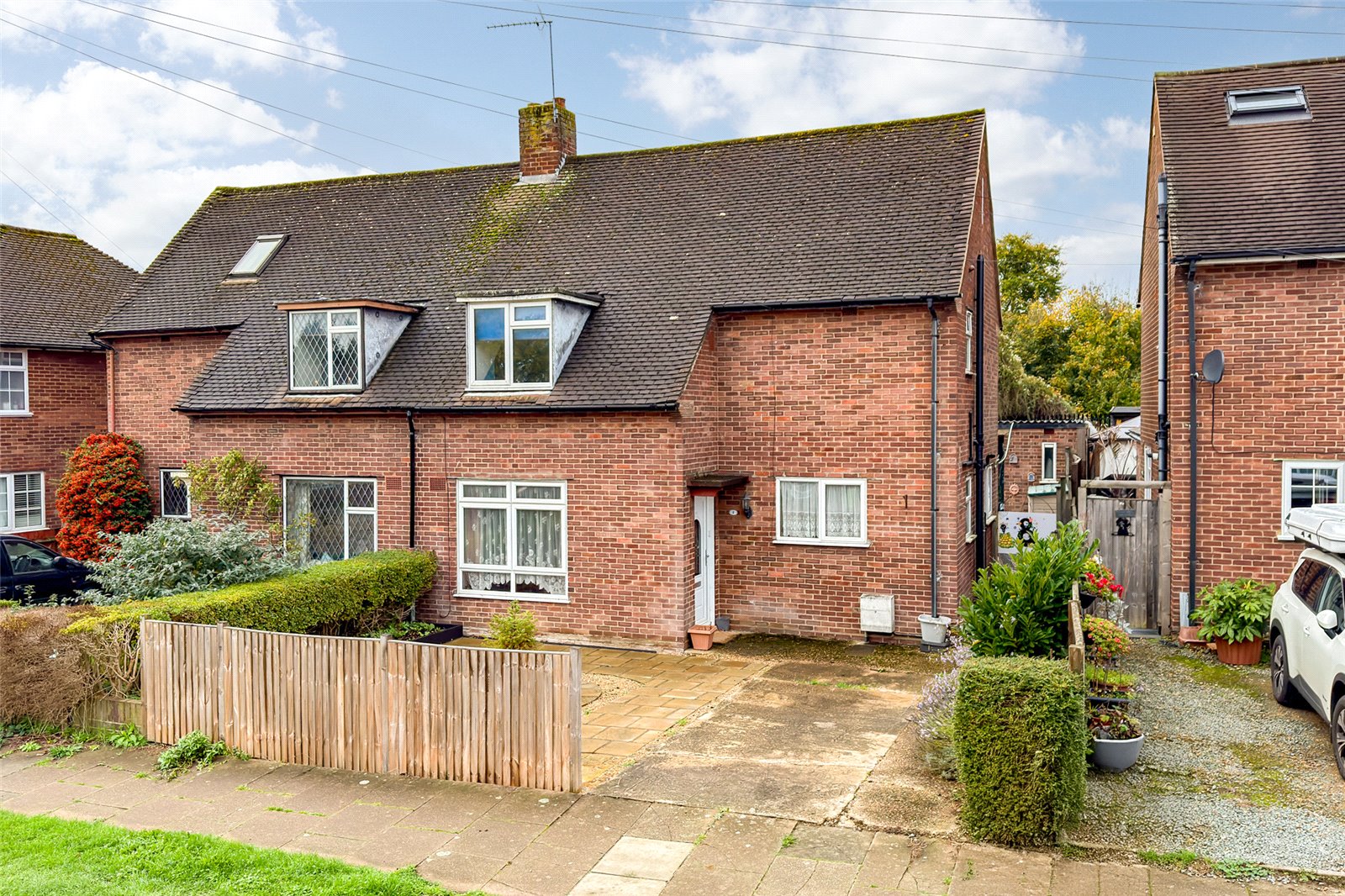 3 bed semi-detached house for sale in Gorham Drive, St. Albans, Hertfordshire, AL1 - Property Image 1