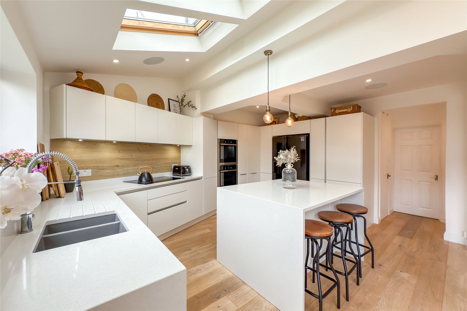 4 bed semi-detached house for sale in Linden Crescent, St. Albans, Hertfordshire, AL1  - Property Image 6