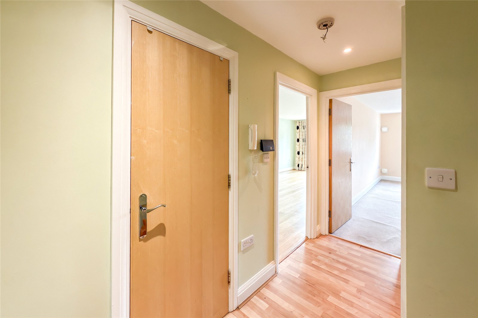 1 bed apartment for sale in Old Watford Road, Bricket Wood, St. Albans, Hertfordshire, AL2 - Property Image 3
