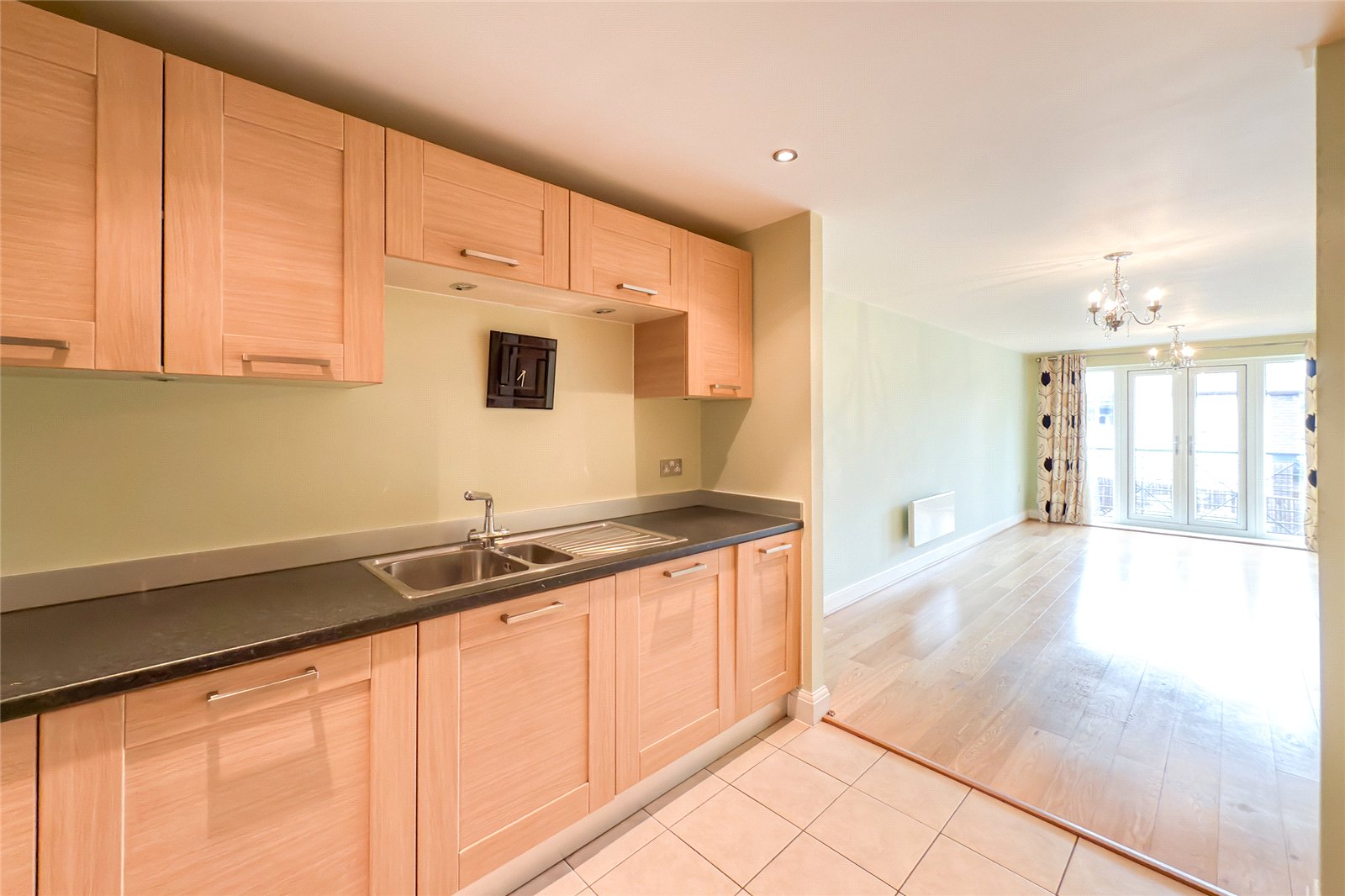 1 bed apartment for sale in Old Watford Road, Bricket Wood, St. Albans, Hertfordshire, AL2 - Property Image 5