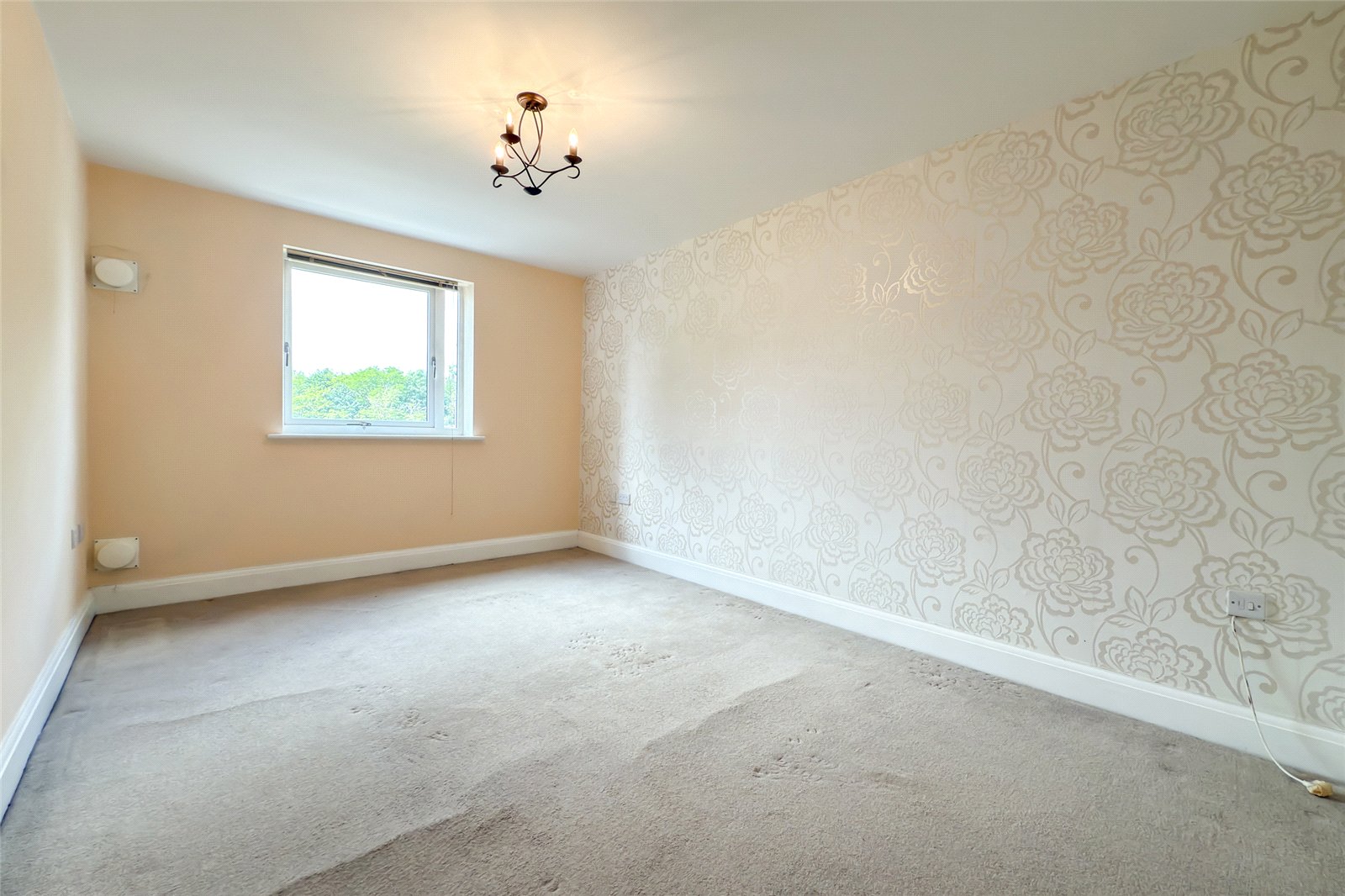 1 bed apartment for sale in Old Watford Road, Bricket Wood, St. Albans, Hertfordshire, AL2 - Property Image 6