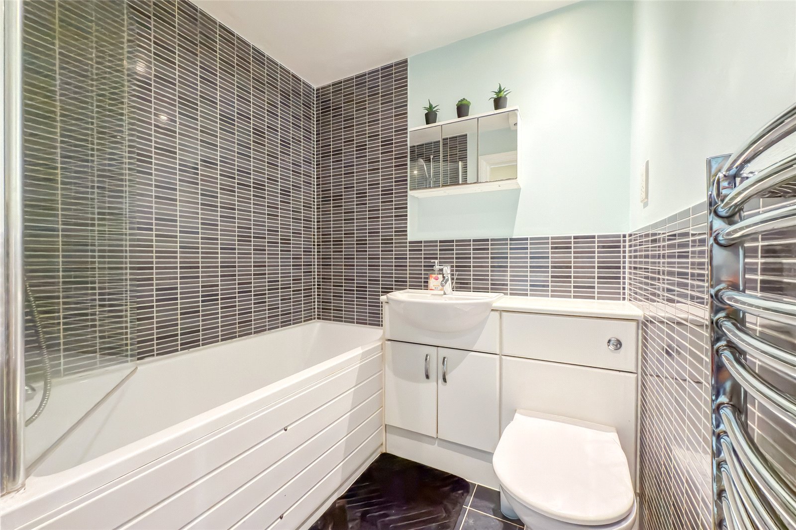 1 bed apartment for sale in Old Watford Road, Bricket Wood, St. Albans, Hertfordshire, AL2 - Property Image 9