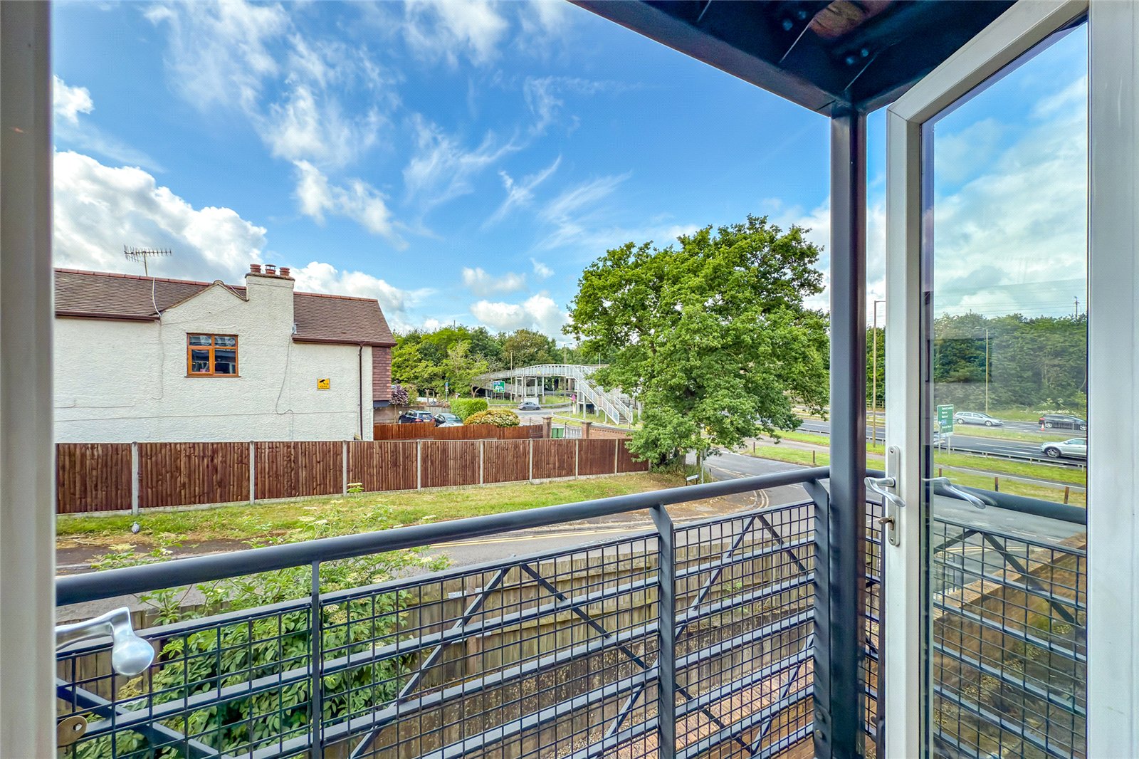1 bed apartment for sale in Old Watford Road, Bricket Wood, St. Albans, Hertfordshire, AL2 - Property Image 7
