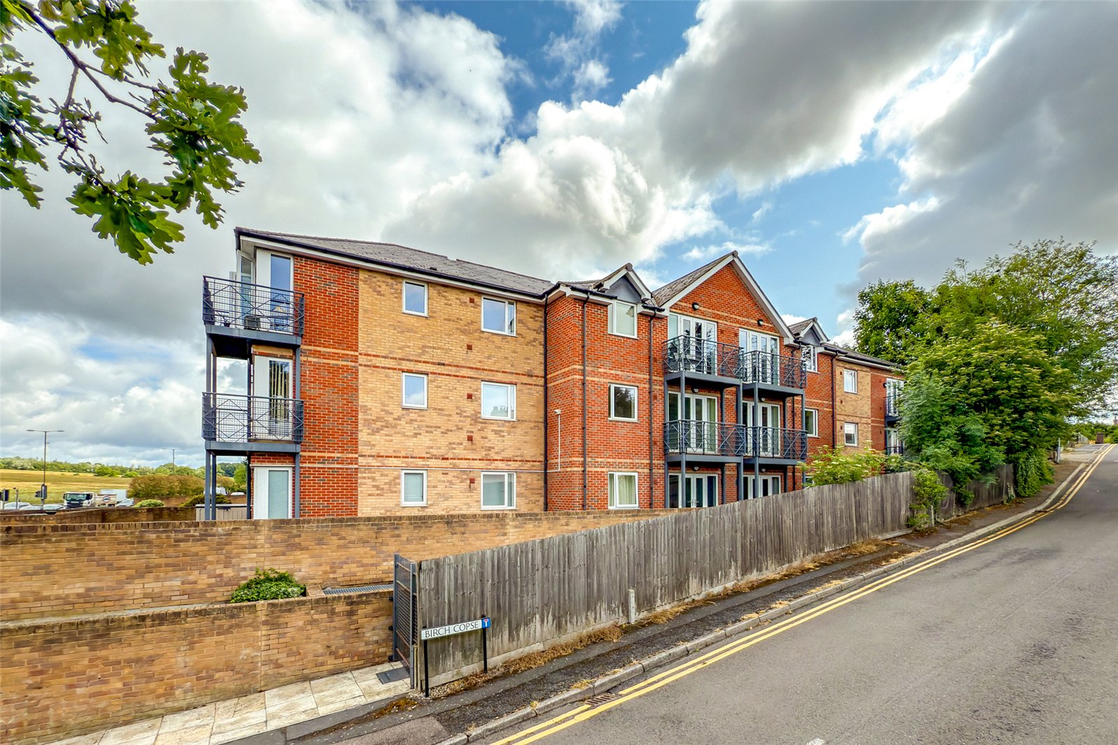 1 bed apartment for sale in Old Watford Road, Bricket Wood, St. Albans, Hertfordshire, AL2 - Property Image 13