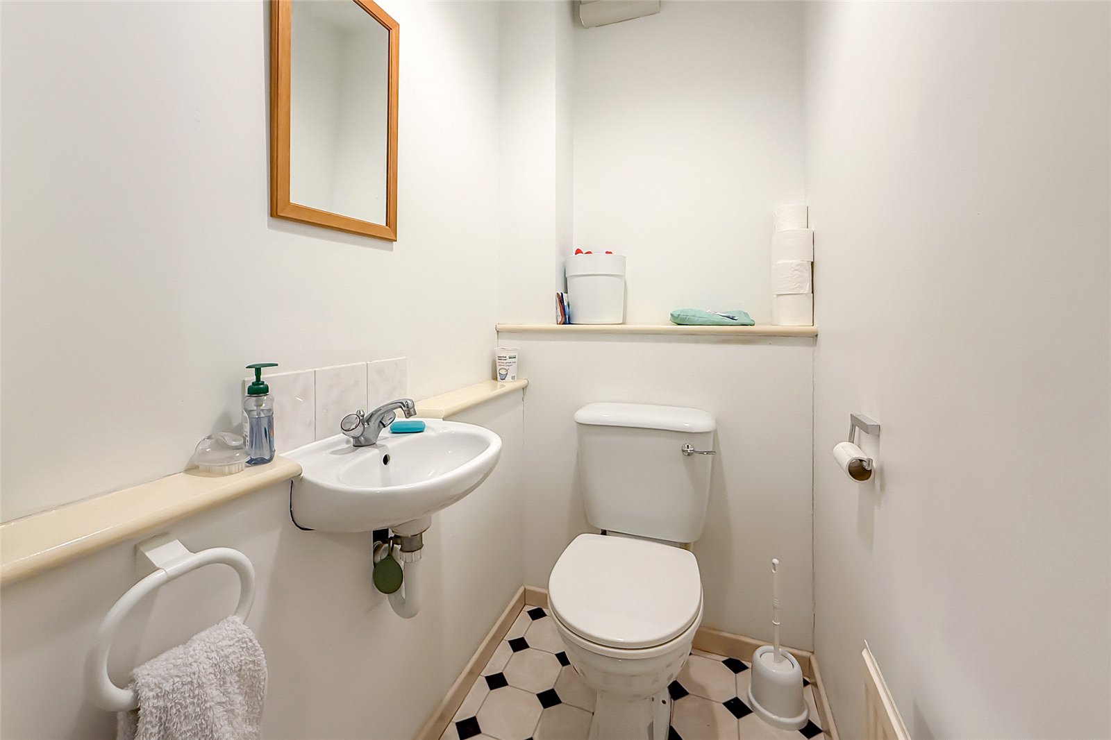 1 bed apartment for sale in Windsor Court, Park View Close, St. Albans, Hertfordshire, AL1 - Property Image 9