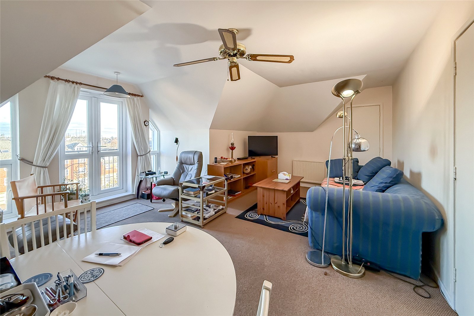 1 bed apartment for sale in Windsor Court, Park View Close, St. Albans, Hertfordshire, AL1 - Property Image 2