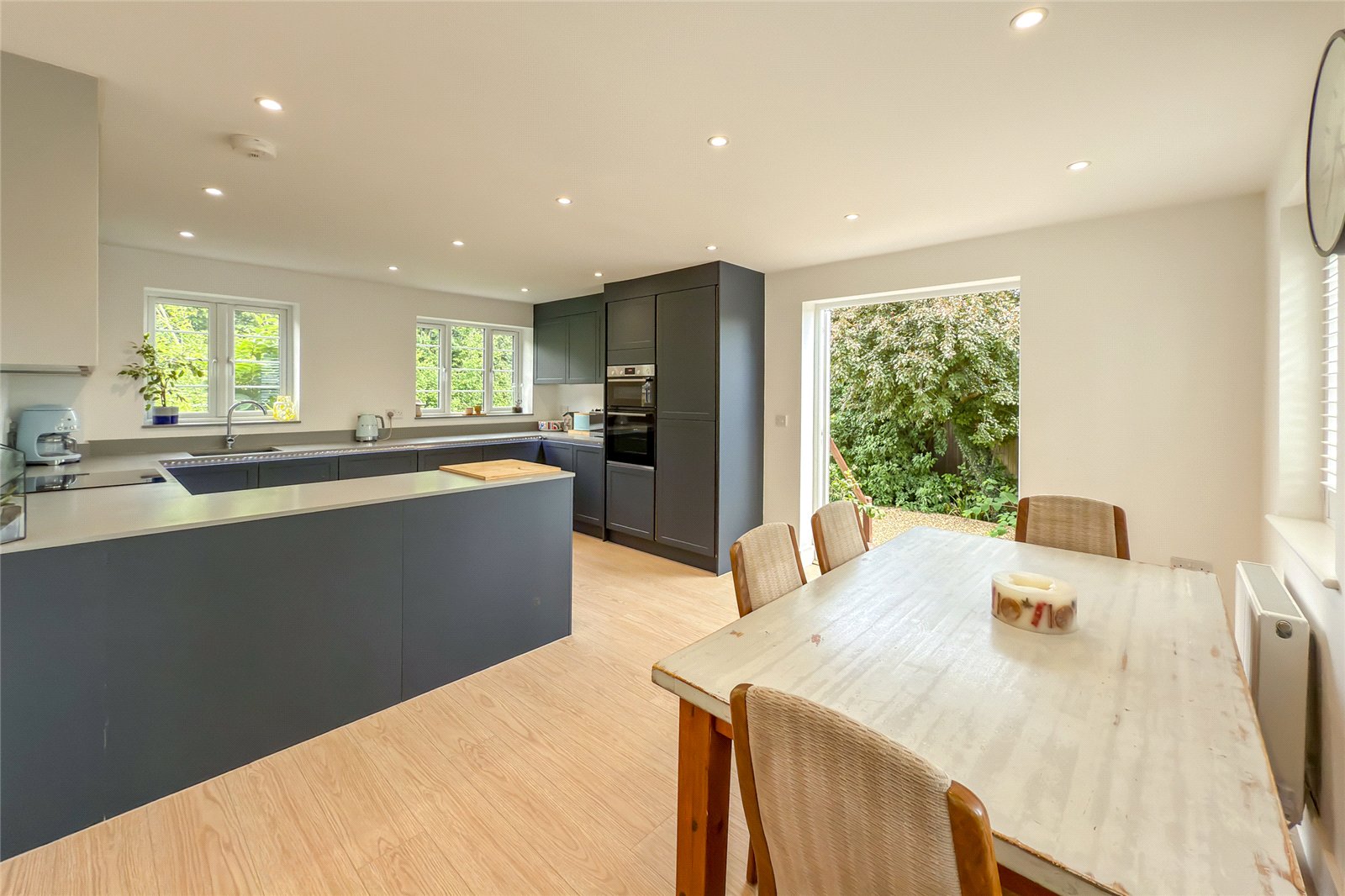 4 bed end of terrace house for sale in Chiswell Green Lane, Chiswell Green, St. Albans, Hertfordshire, AL2 - Property Image 3