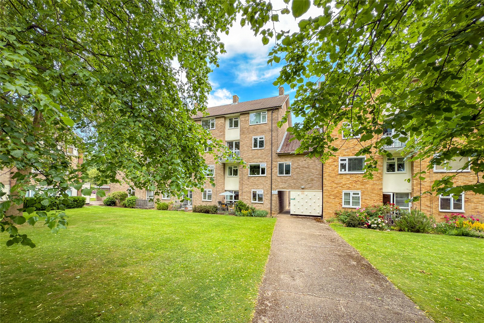 2 bed ground floor flat to rent in Hughenden Road, St. Albans, Hertfordshire, AL4  - Property Image 4
